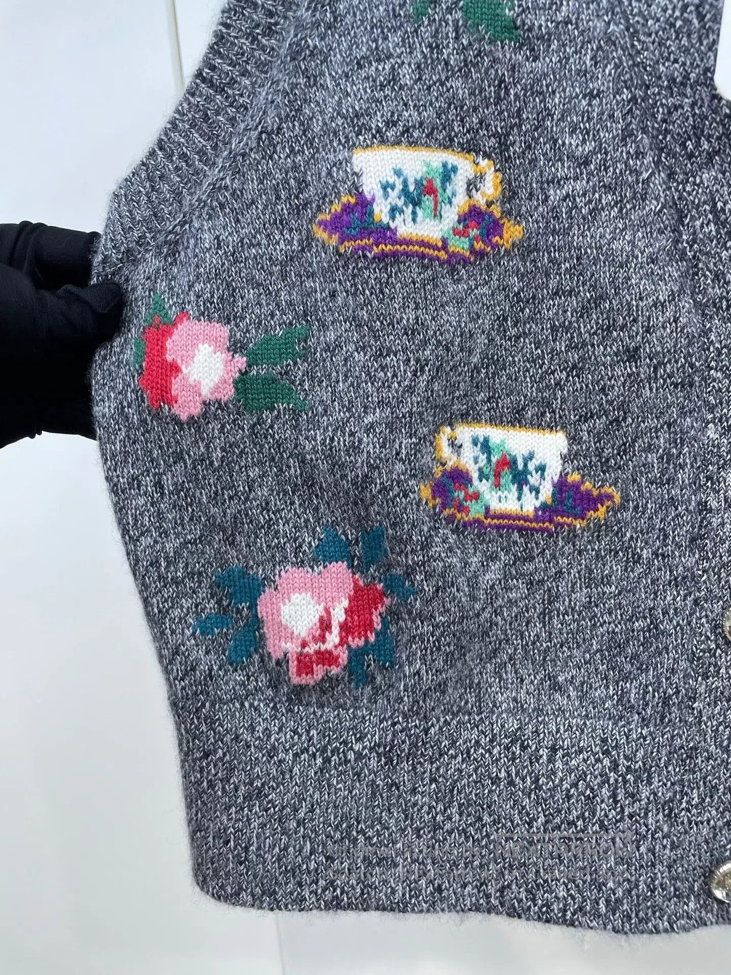 Chanel Chanel 24A Gray Floral Vest. Size S / US 4 / IT 40 - 3 Thumbnail
