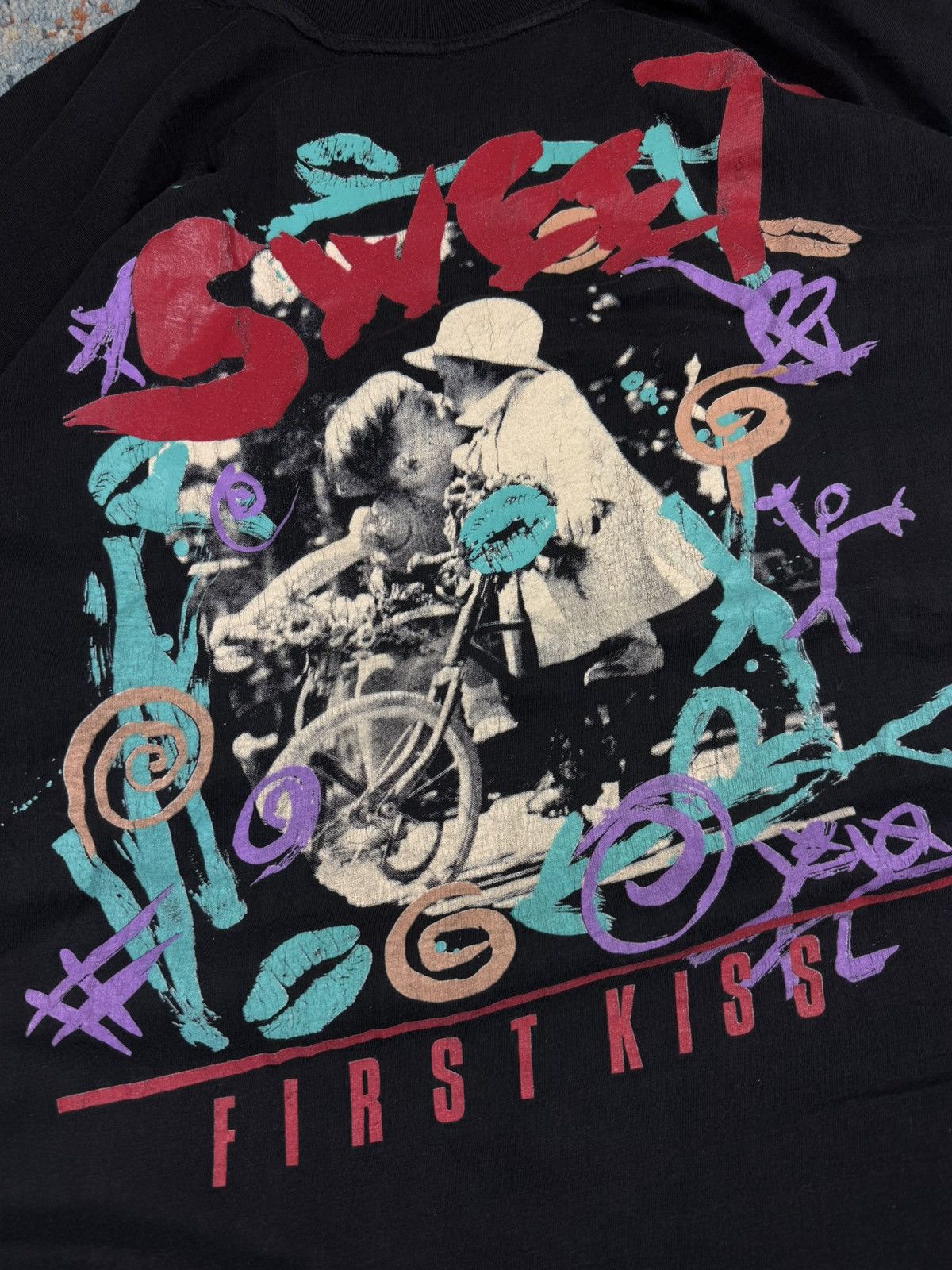 Vintage Rare Vintage 90s Kim Anderson first kiss art graphic tee Size US XL / EU 56 / 4 - 4 Thumbnail