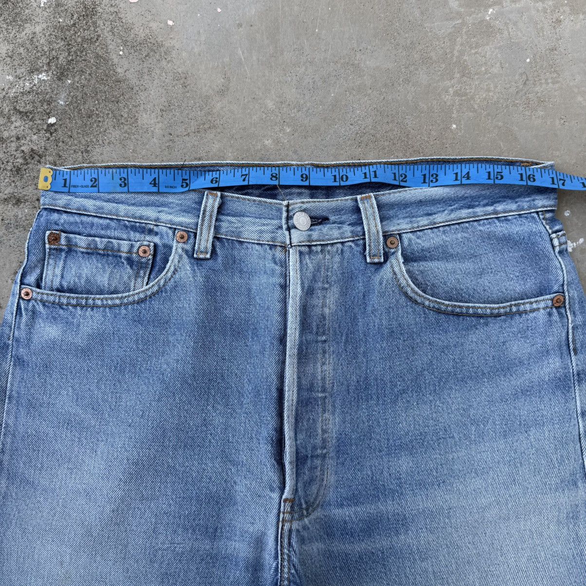 Levi's Vintage Clothing Vintage Levi's 501 USA Button Fly Faded Denim Jean Pants Size US 34 / EU 50 - 7 Thumbnail