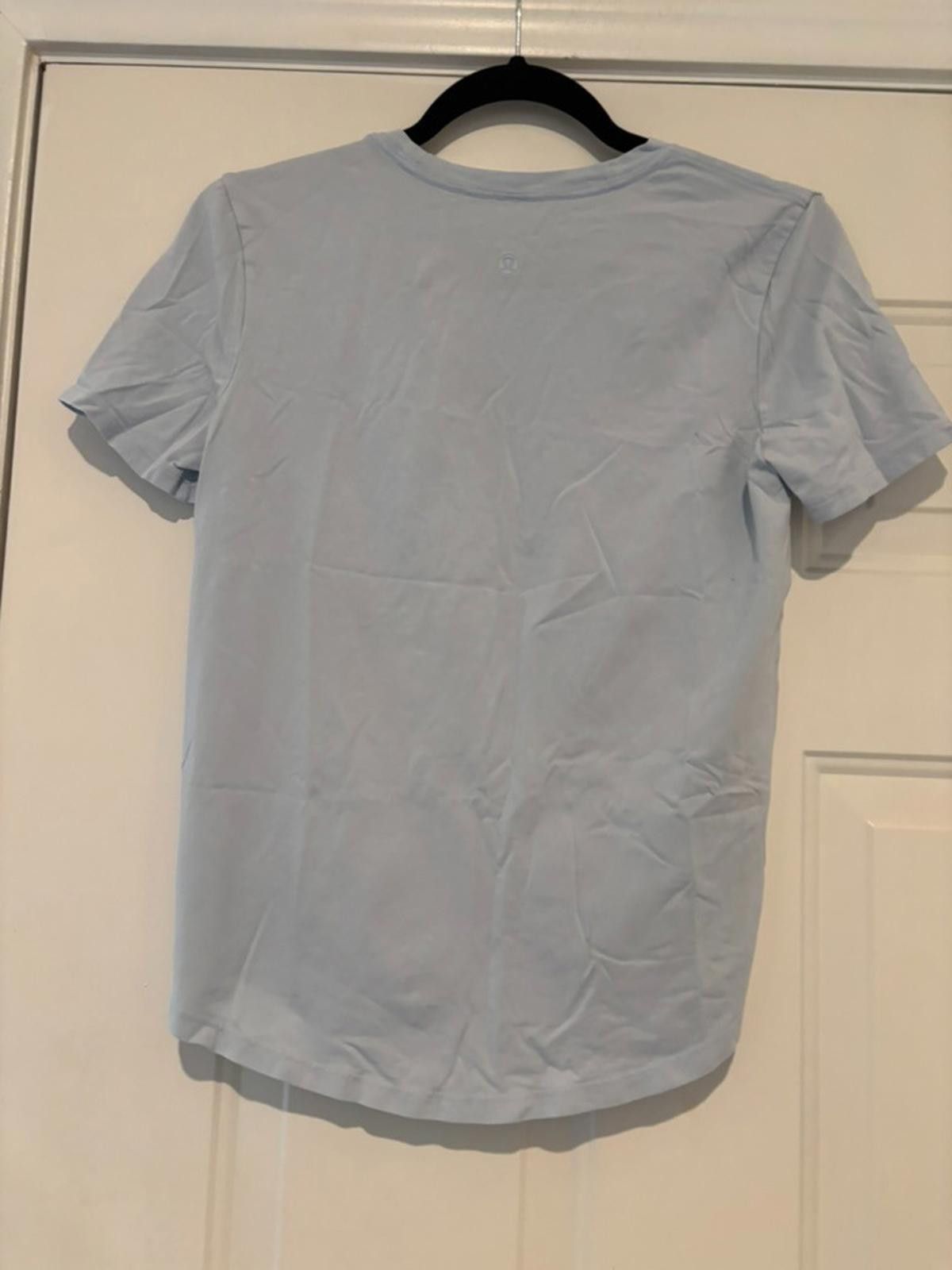 Lululemon Womens sz 4 Lululemon light blue t shirt #153 Size S / US 4 / IT 40 - 2 Thumbnail