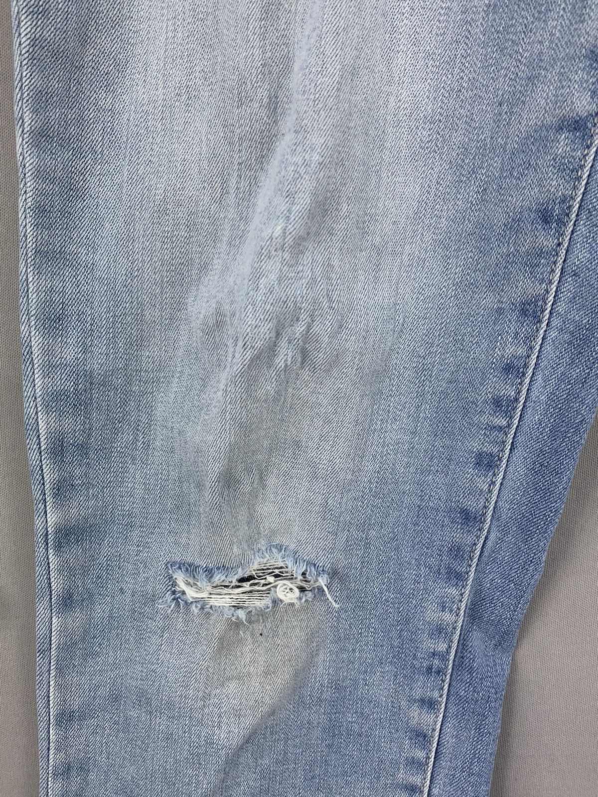 Japanese Brand C17 Distressed Light Wash Denim Jeans Pants Size US 31 - 5 Thumbnail