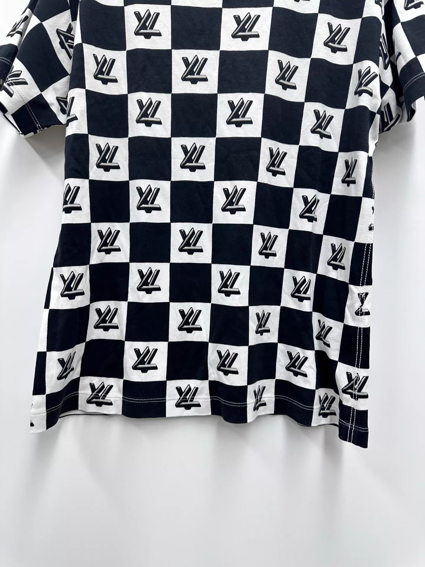 Louis Vuitton Louis Vuitton All Over Print SS T-Shirt M Size US M / EU 48-50 / 2 - 7 Thumbnail