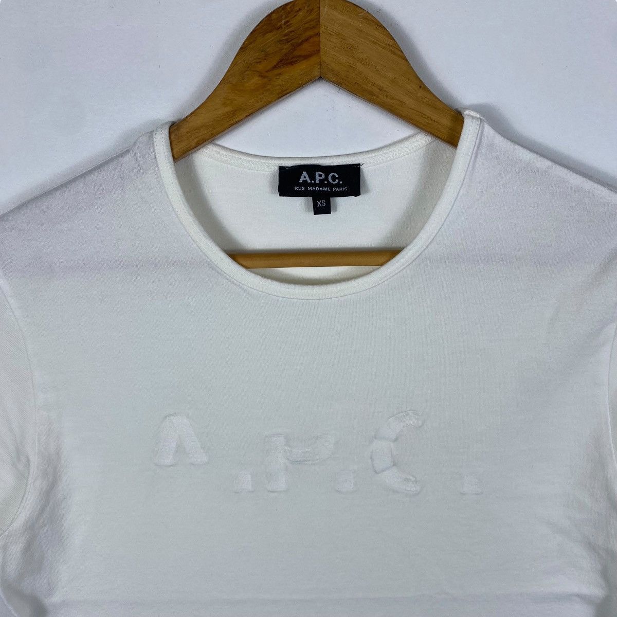 A.P.C. A.P.C. White On White Embroidery Logo Tee Shirt Extra Small Size XS / US 0-2 / IT 36-38 - 2 Thumbnail