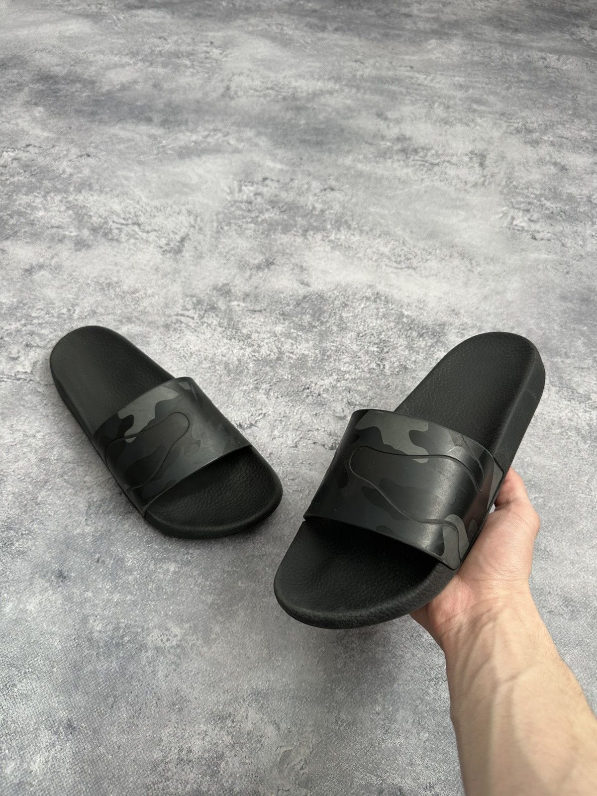 Valentino Valentino Garavani Black Camo Rubber Sliders Slip Ons Size US 10 / EU 43 - 4 Thumbnail