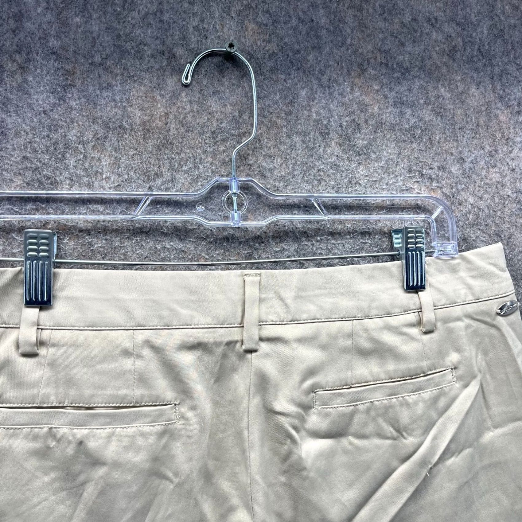 Vintage Greg Norman Shorts Women 10 Beige Chino Flat Front Tan Khaki Golf Knits Size 32" / US 10 / IT 46 - 5 Thumbnail