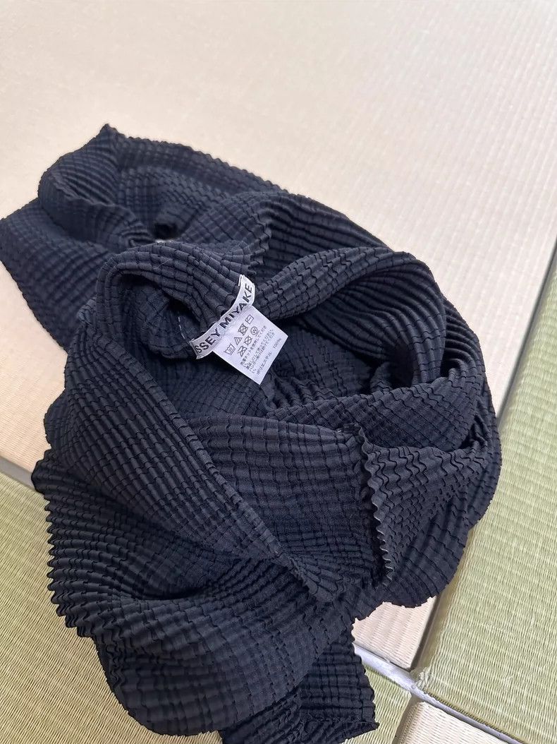 Issey Miyake Issey Miyake size:2 Black square pleated seeryarn long sle Size S / US 4 / IT 40 - 8 Thumbnail
