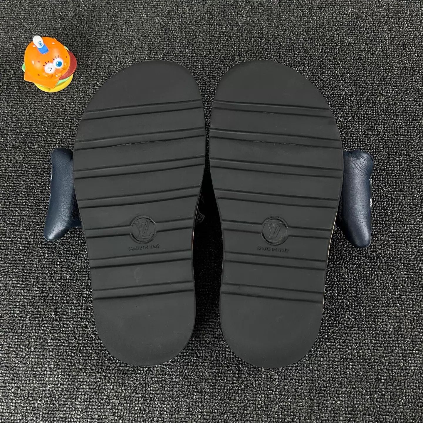 Louis Vuitton Louis Vuitton Collab Monogram Slippers EUR37 HB6805 Size US 6.5 / IT 36.5 - 6 Thumbnail