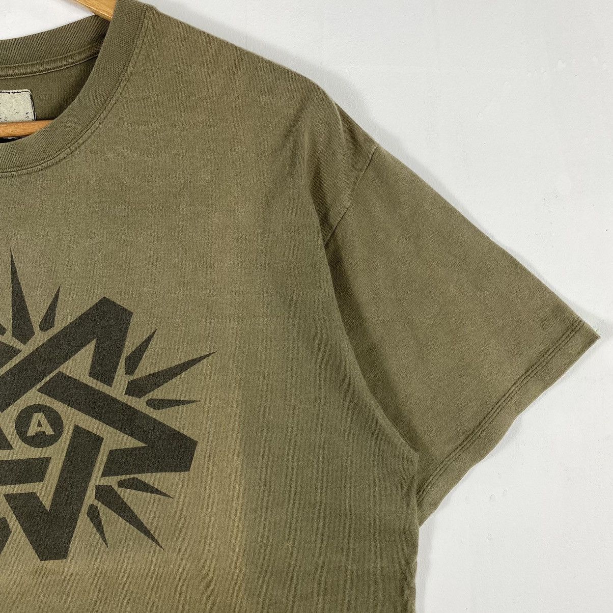 Jun Takahashi × Undercover × Vintage UNDERCOVER CHAOTIC DISCORD Spring Summer Faded Khaki Tee Size US L / EU 52-54 / 3 - 6 Thumbnail