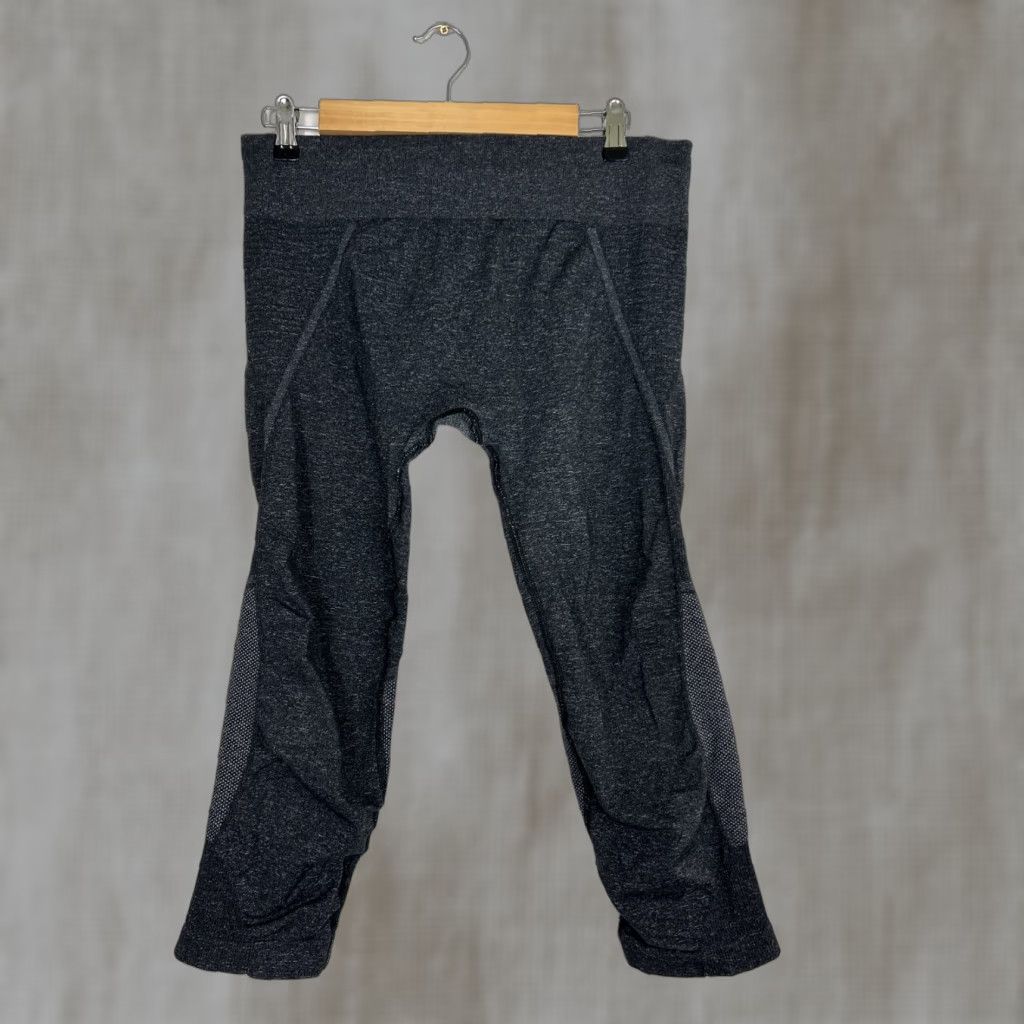 Athleta Athleta Leggings Womens XL Capri Nylon Blend Gray 32x22 Size 40" / US 18 - 1 Thumbnail