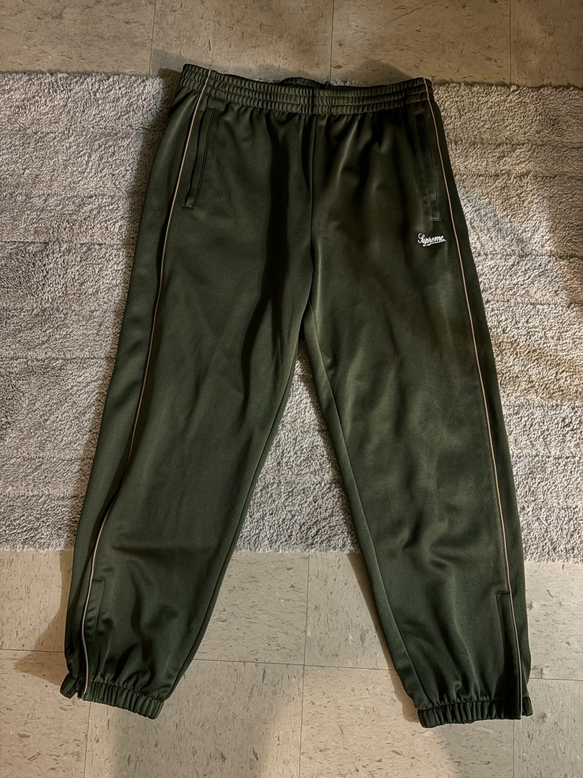 Supreme Supreme Tricot Track Pant 'Olive' - SS24P21 OLIVE Size US 30 / EU 46 - 1 Thumbnail