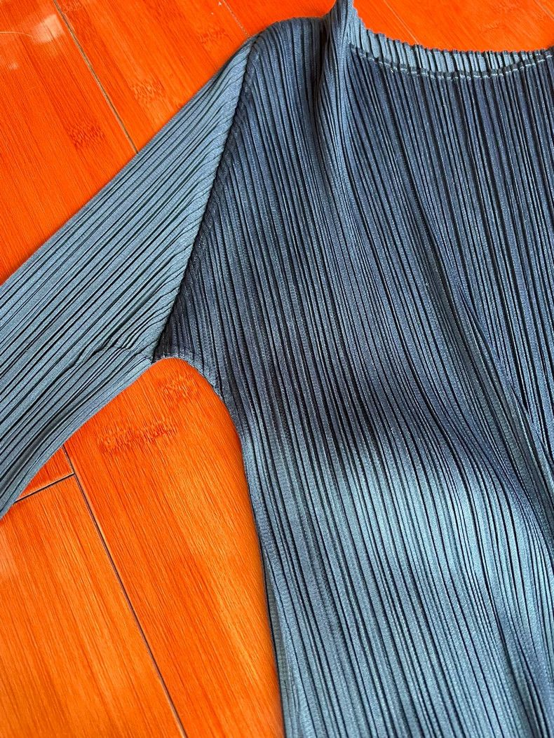 Issey Miyake Issey Miyake size:3 Navy blue pleated long sleeves Size XS / US 0-2 / IT 36-38 - 4 Thumbnail
