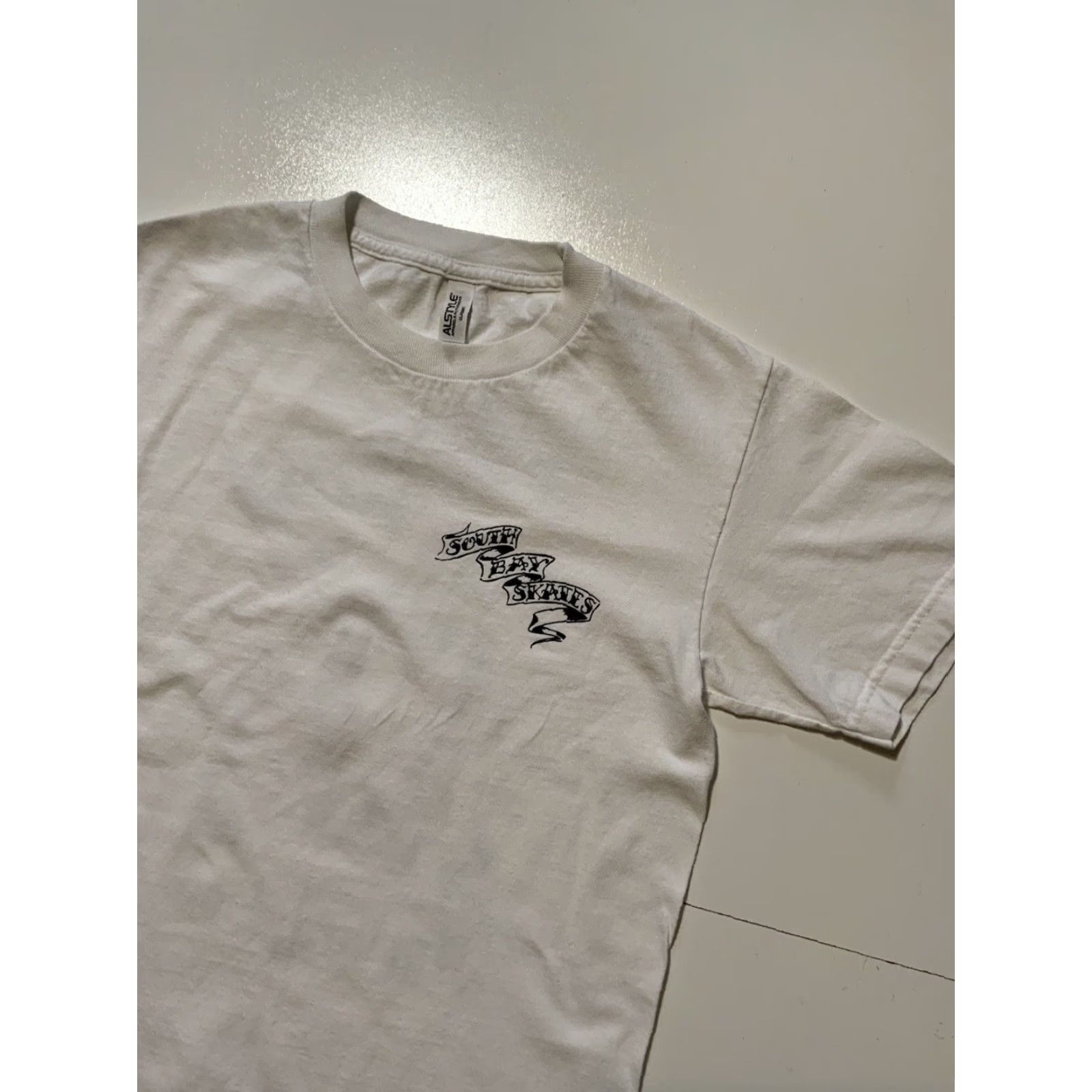 Vintage South Bay Skates Howard Hood Skateboarding White S/S Graphic Crew T-Shirt Sz. S Mens Crew Neck Hooded Graphic Shirt White S Size US S / EU 44-46 / 1 - 3 Thumbnail