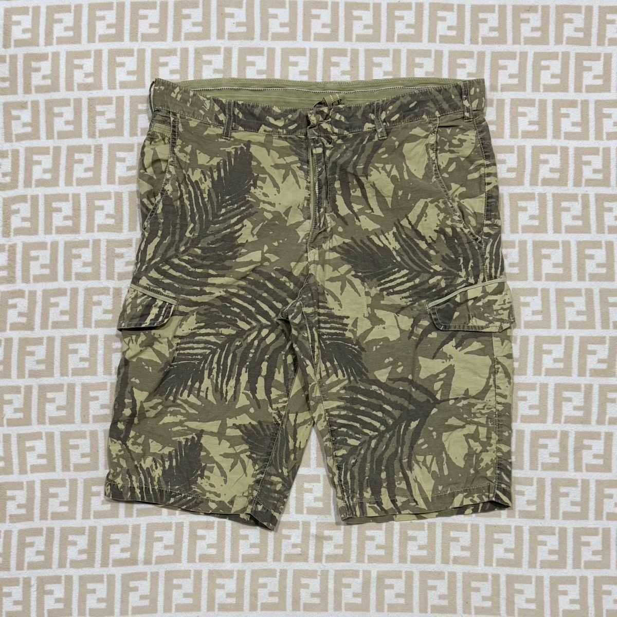 C.P. Company Cp Company Hawaii Cargo Shorts Size US 33 - 2 Thumbnail