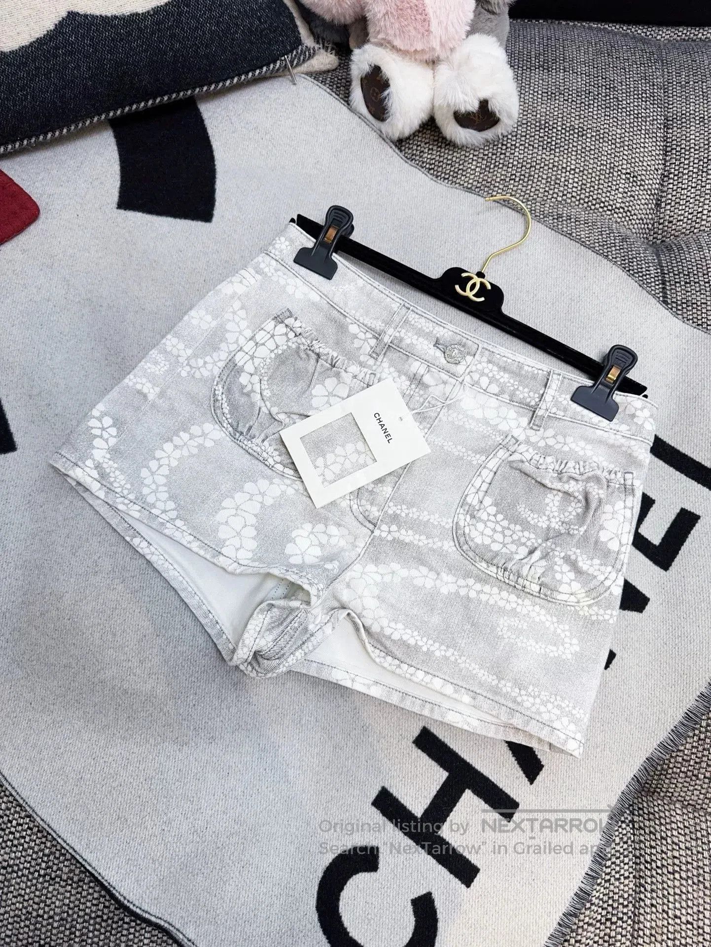 Chanel chanel cocobeach gray logo denim shorts. Size US 36 / EU 52 - 8 Thumbnail