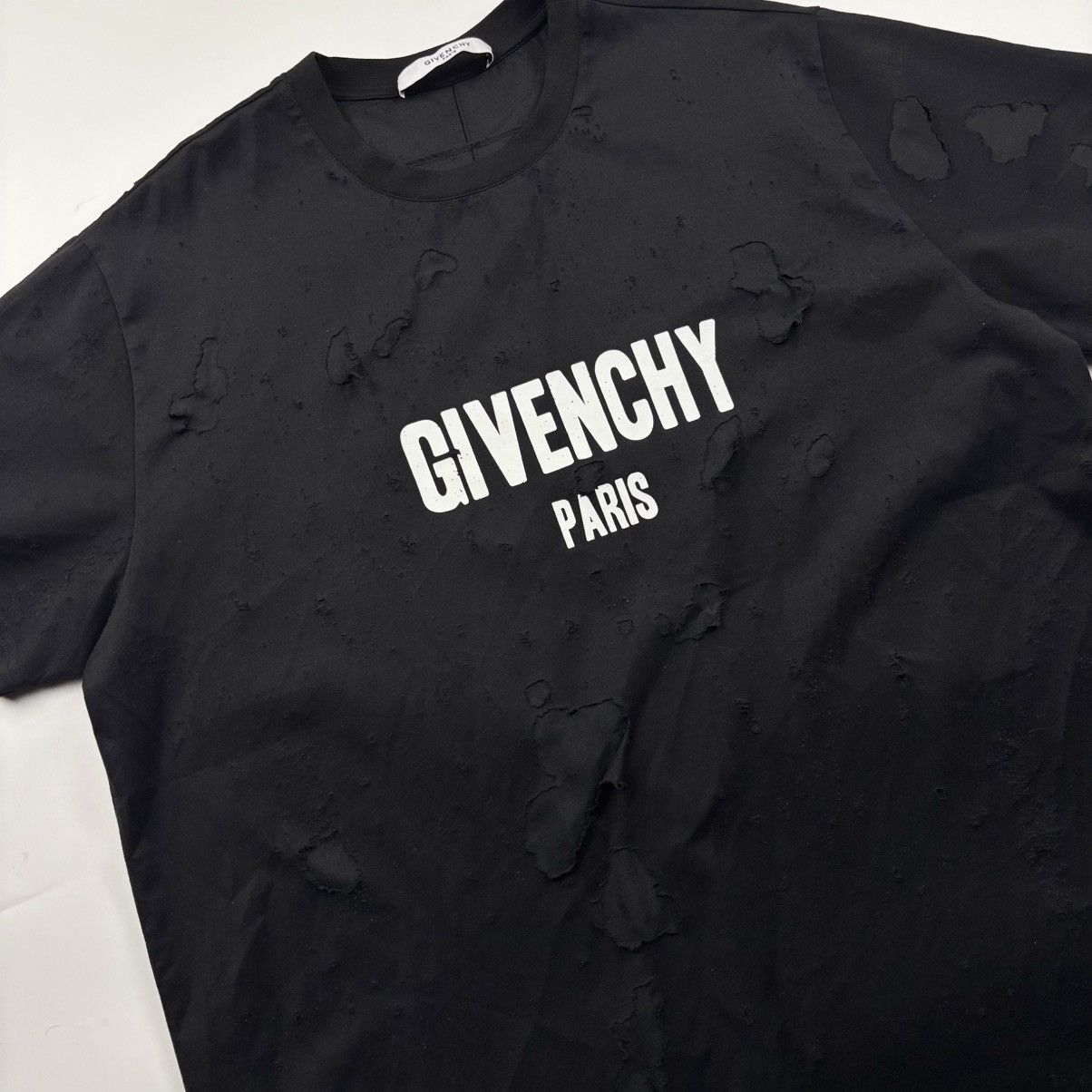 Givenchy Givenchy Destroyed Logo Shirt Size US M / EU 48-50 / 2 - 3 Thumbnail