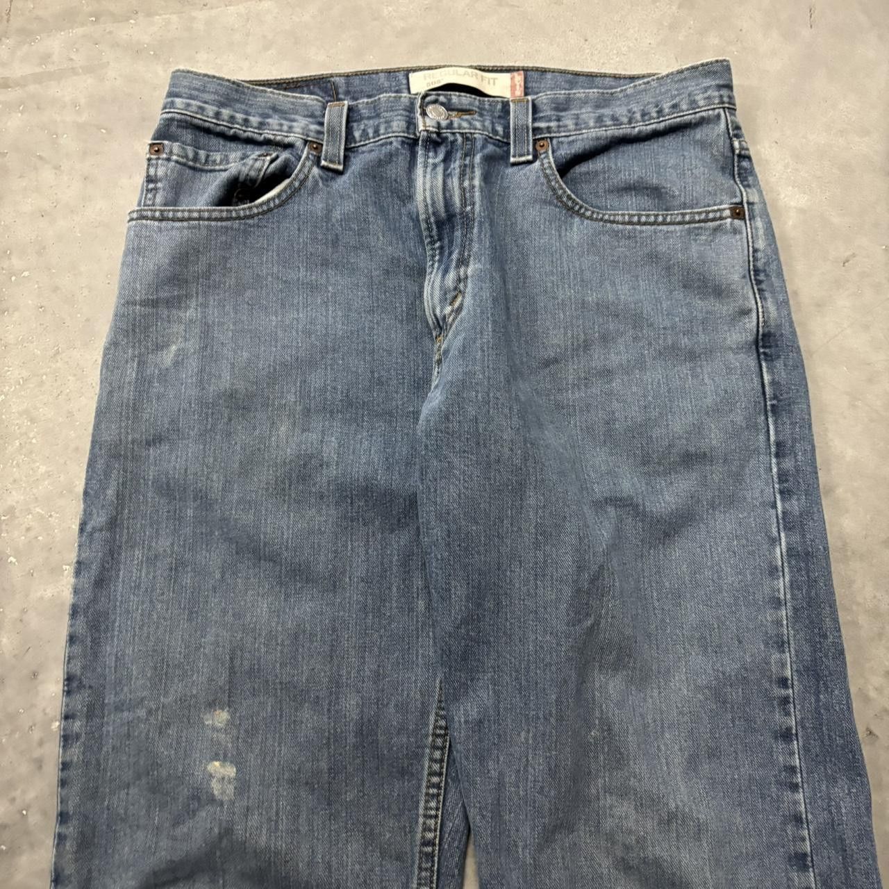 Levi's × Vintage Crazy Vintage Y2K/2000s Medium Wash Levis Essential Denim Jeans! Size US 32 / EU 48 - 5 Thumbnail