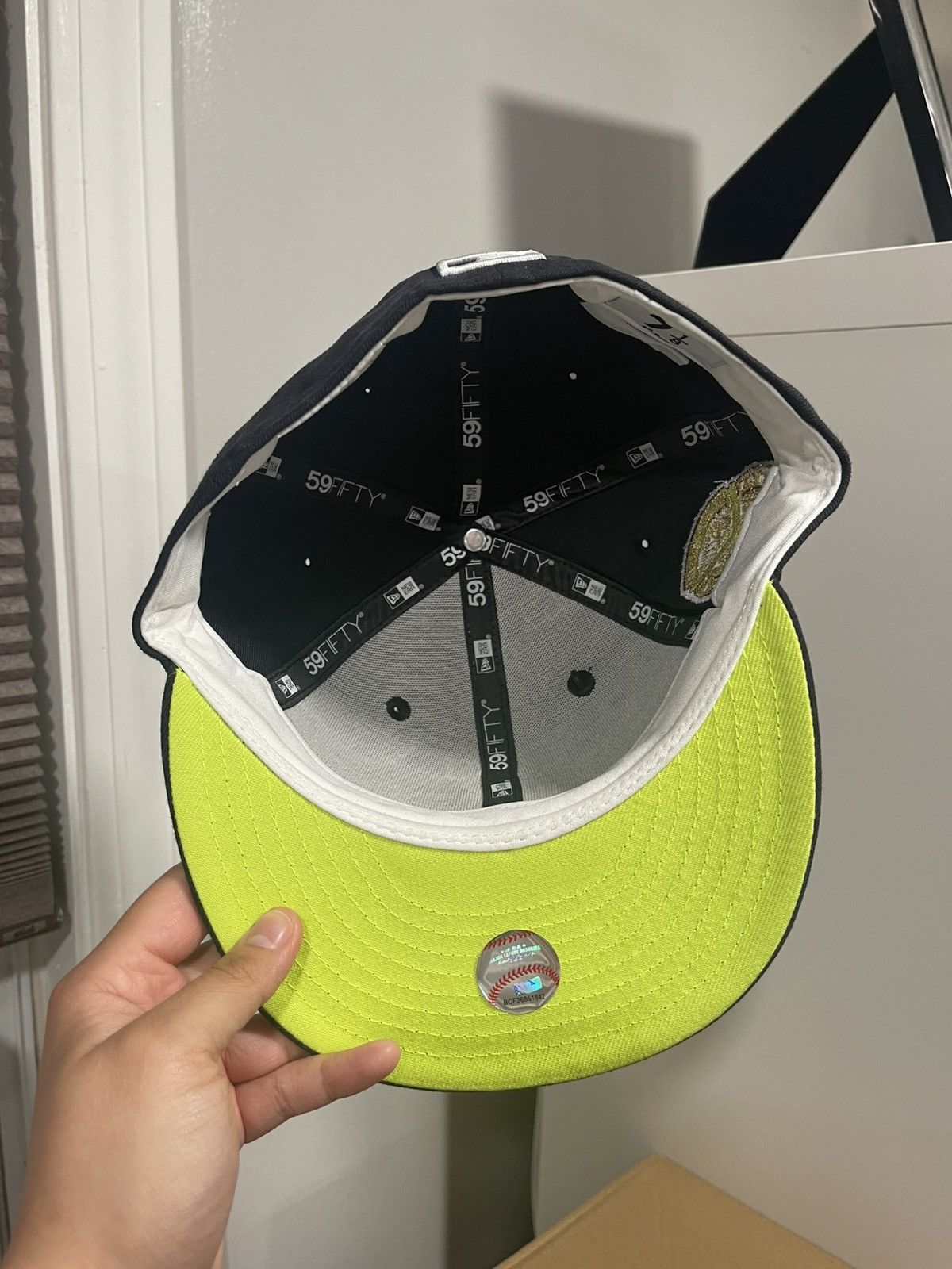 New Era Sneaker Room ‘Kiwi Collection’ NY Yankees Fitted Size 7 1/8 Size ONE SIZE - 4 Thumbnail