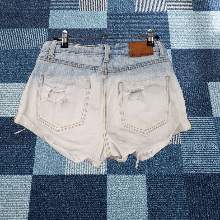 Billabong Billabong Shorts Womens 28 Blue High Rise Cut Off Cuffed Denim Zip Fly Baggy? No, Shorts. Size 28" / US 6 / IT 42 - 1 Thumbnail