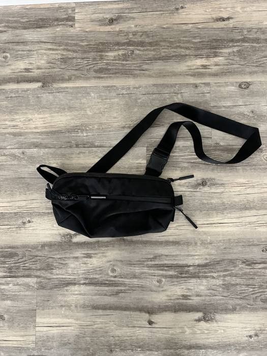 Aer Aer City Sling Black Crossbody Belt Bag Size ONE SIZE - 1 Thumbnail