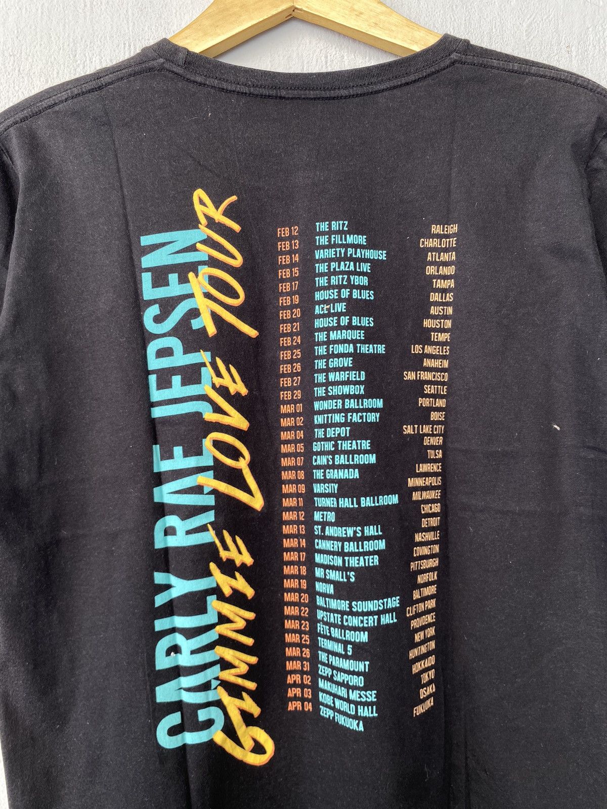 Band Tees VINTAGE CARLY RAE JEPSEN GIMME LOVE TOUR TEE Size US M / EU 48-50 / 2 - 6 Thumbnail