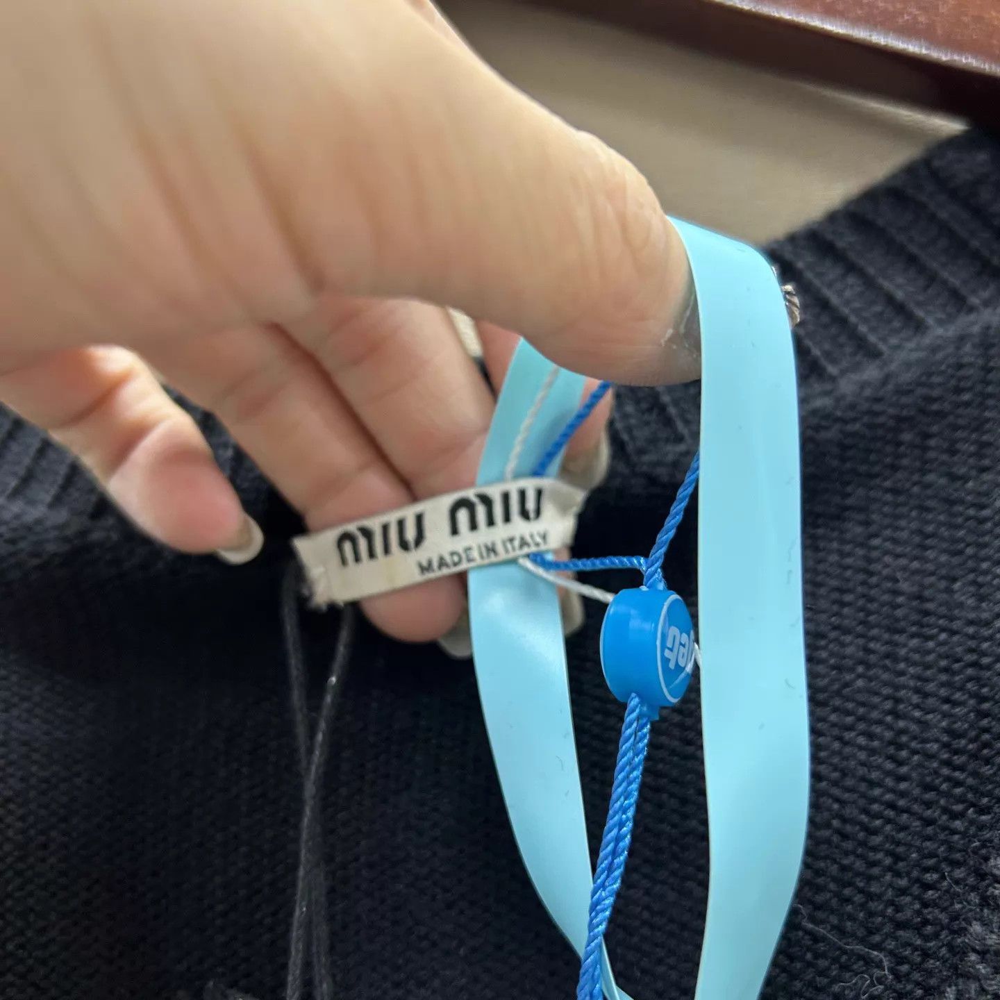 Miu Miu MIU MIU NWT colorblocked V-neck long sleeve cardigan 36 Size XS / US 0-2 / IT 36-38 - 3 Thumbnail