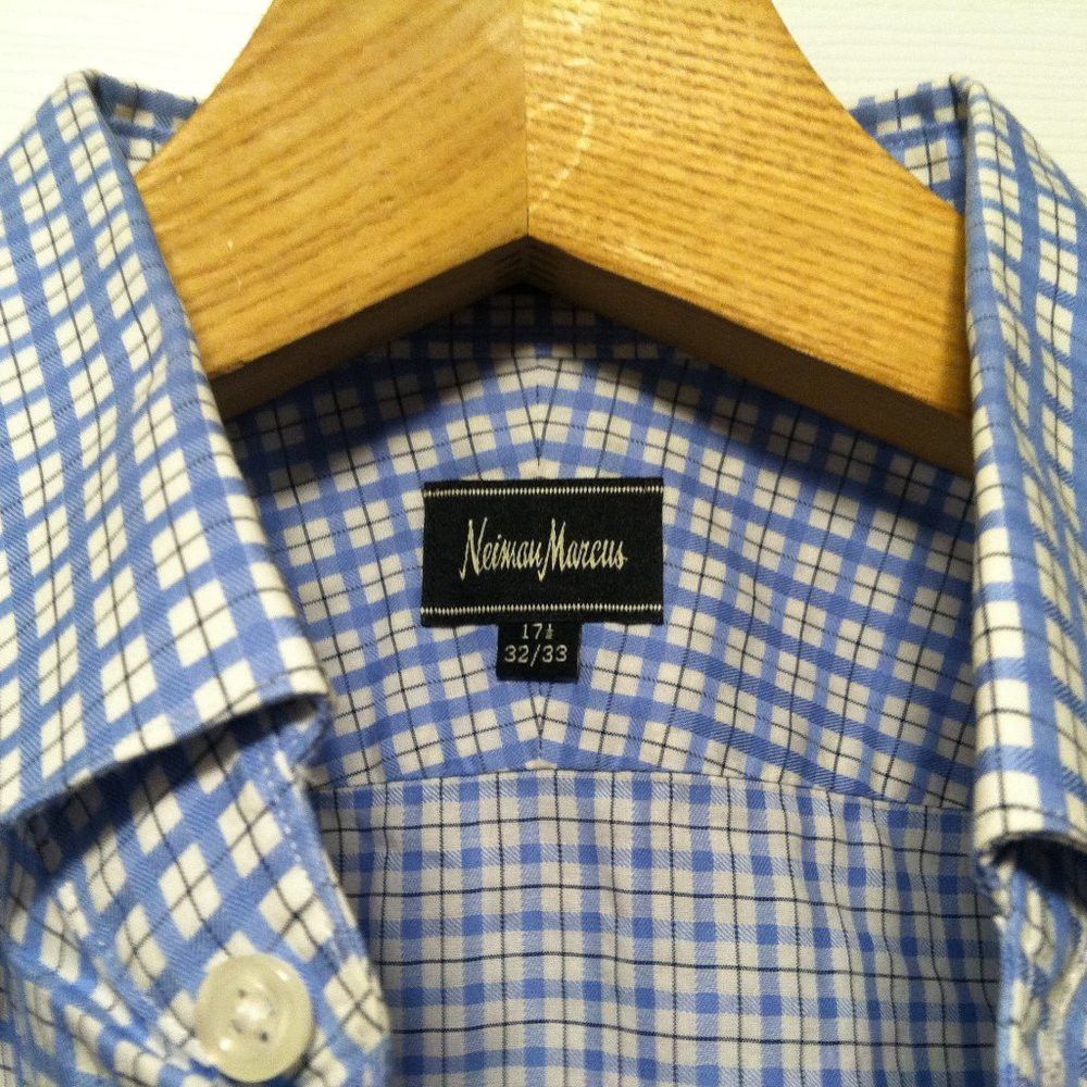Neiman Marcus NEIMAN MARCUS MENS COTTON CASUAL SHIRT SIZE: 17.5/32-33 Size US XL / EU 56 / 4 - 5 Thumbnail