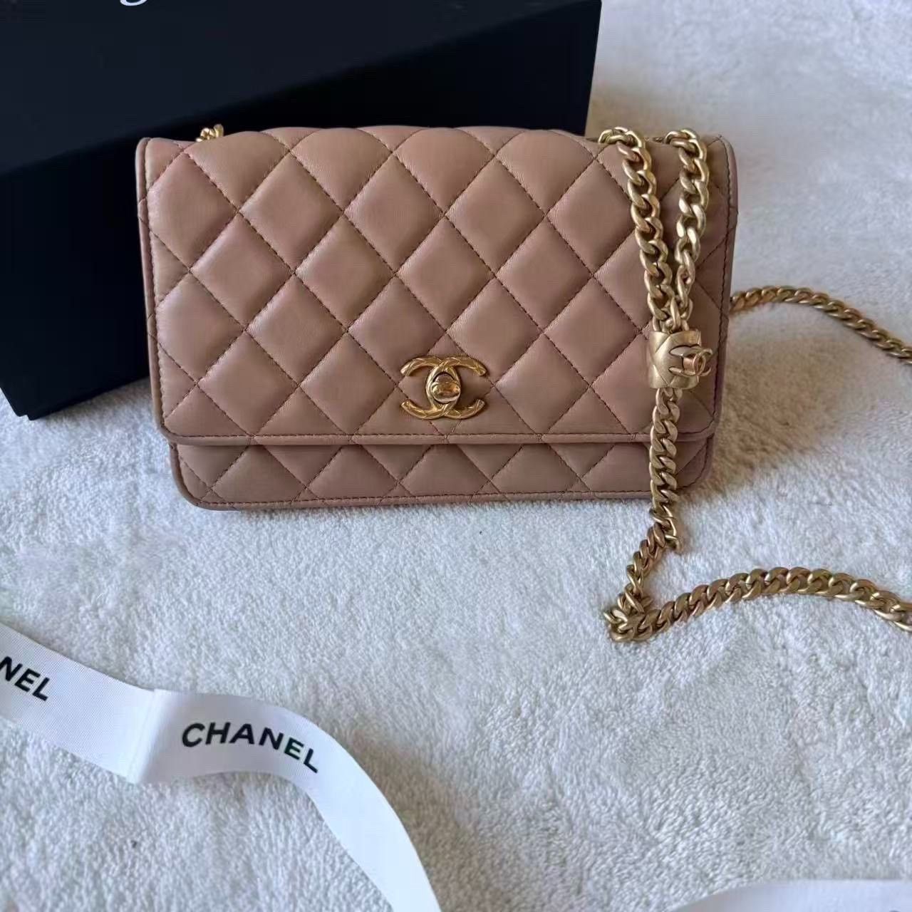 Chanel Pre-loved Bag Very good condition Size ONE SIZE - 1 Thumbnail