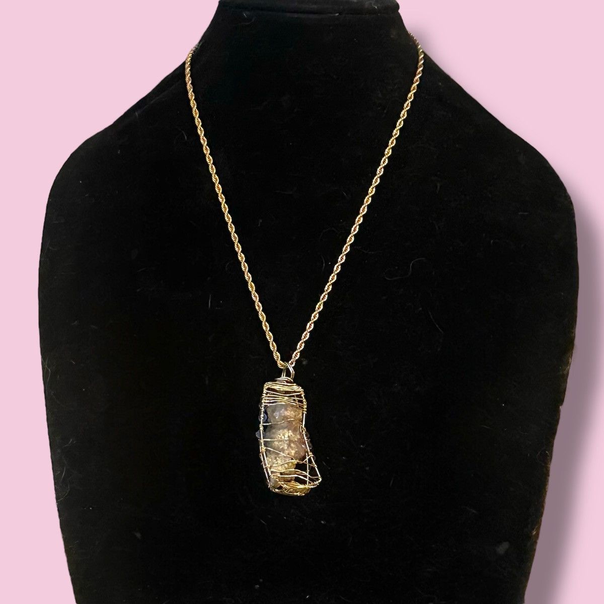 Other Gold tone wire wrapped caged druzy quartz pendant necklace Size ONE SIZE - 1 Thumbnail