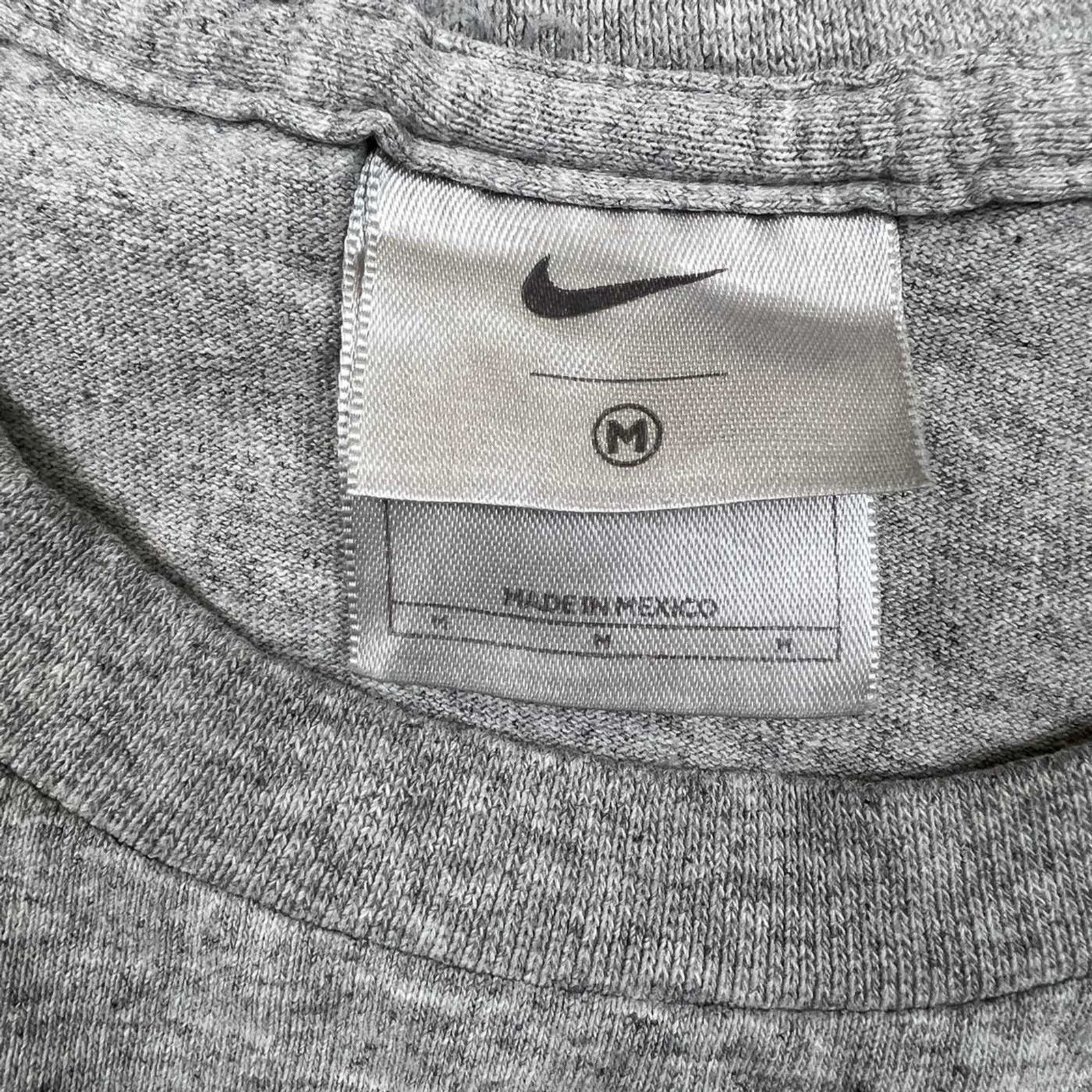 Nike Nike Sportswear T Shirt Swoosh Athletic Short Sleeve Tee Size US M / EU 48-50 / 2 - 5 Thumbnail