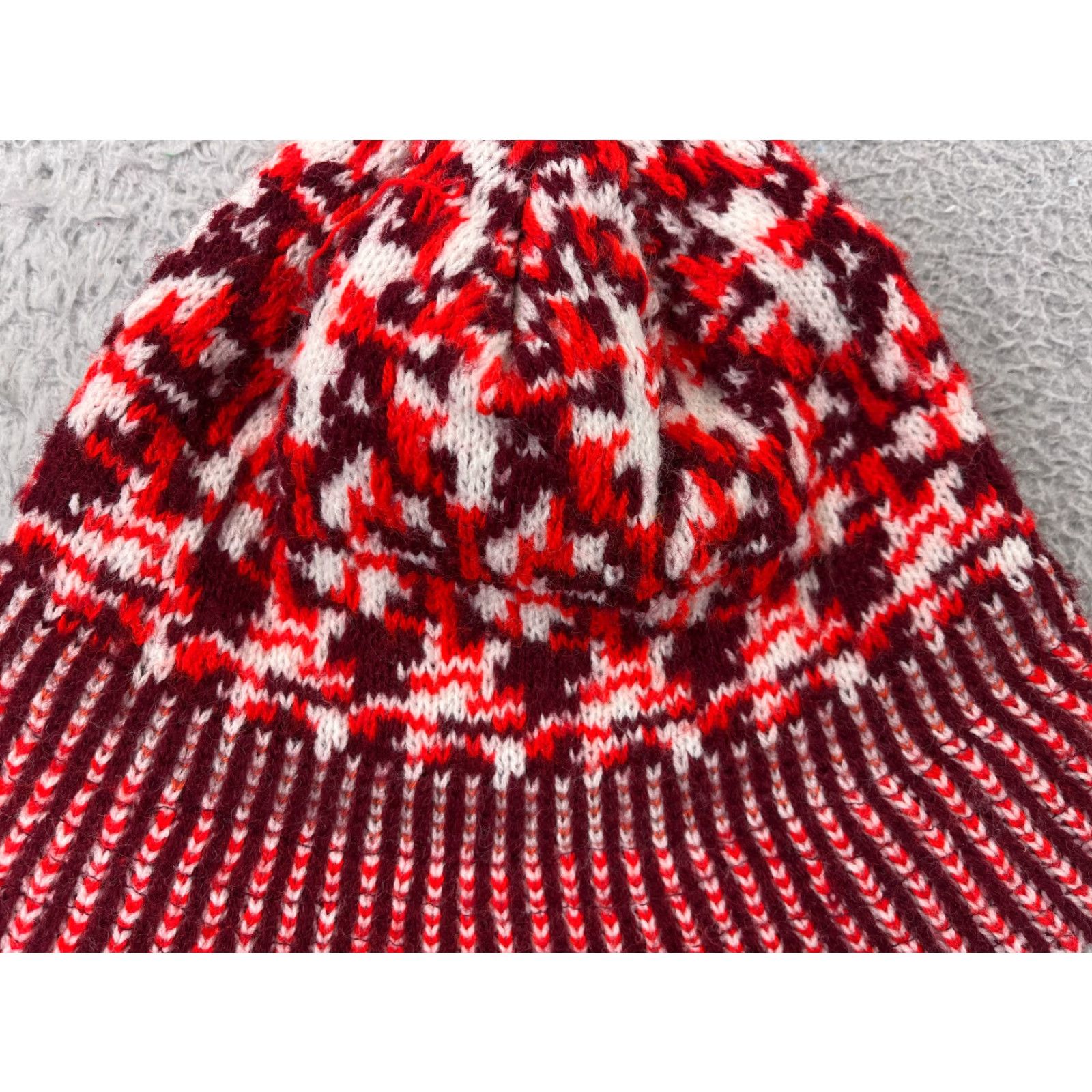 Vintage Unbranded Beanie Hat Adult One Size Burgundy Red White Knit Acrylic Blend Ski Theme Unisex Size ONE SIZE - 2 Thumbnail