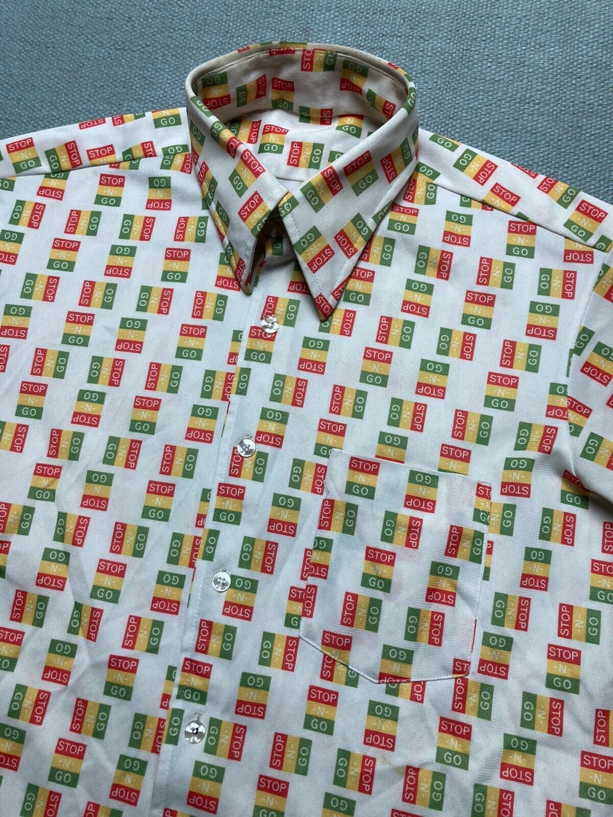 Vintage VTG 70s button shirt novelty print stop n go dagger collar L Size US L / EU 52-54 / 3 - 2 Thumbnail