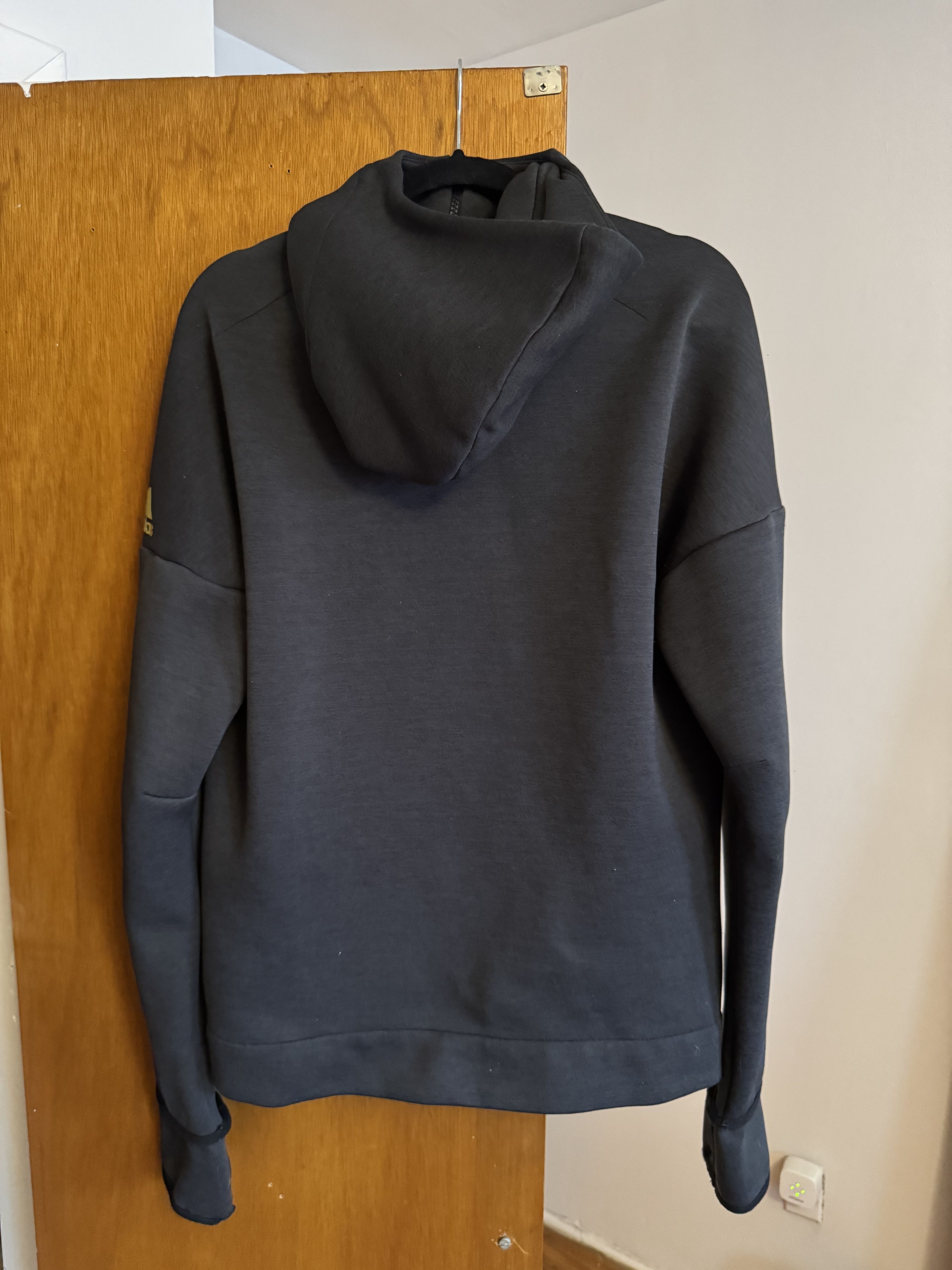 Adidas MANCHESTER UNITED 2018/19 CHINESE NEW YEAR ZNE HOODIE Size US M / EU 48-50 / 2 - 2 Thumbnail