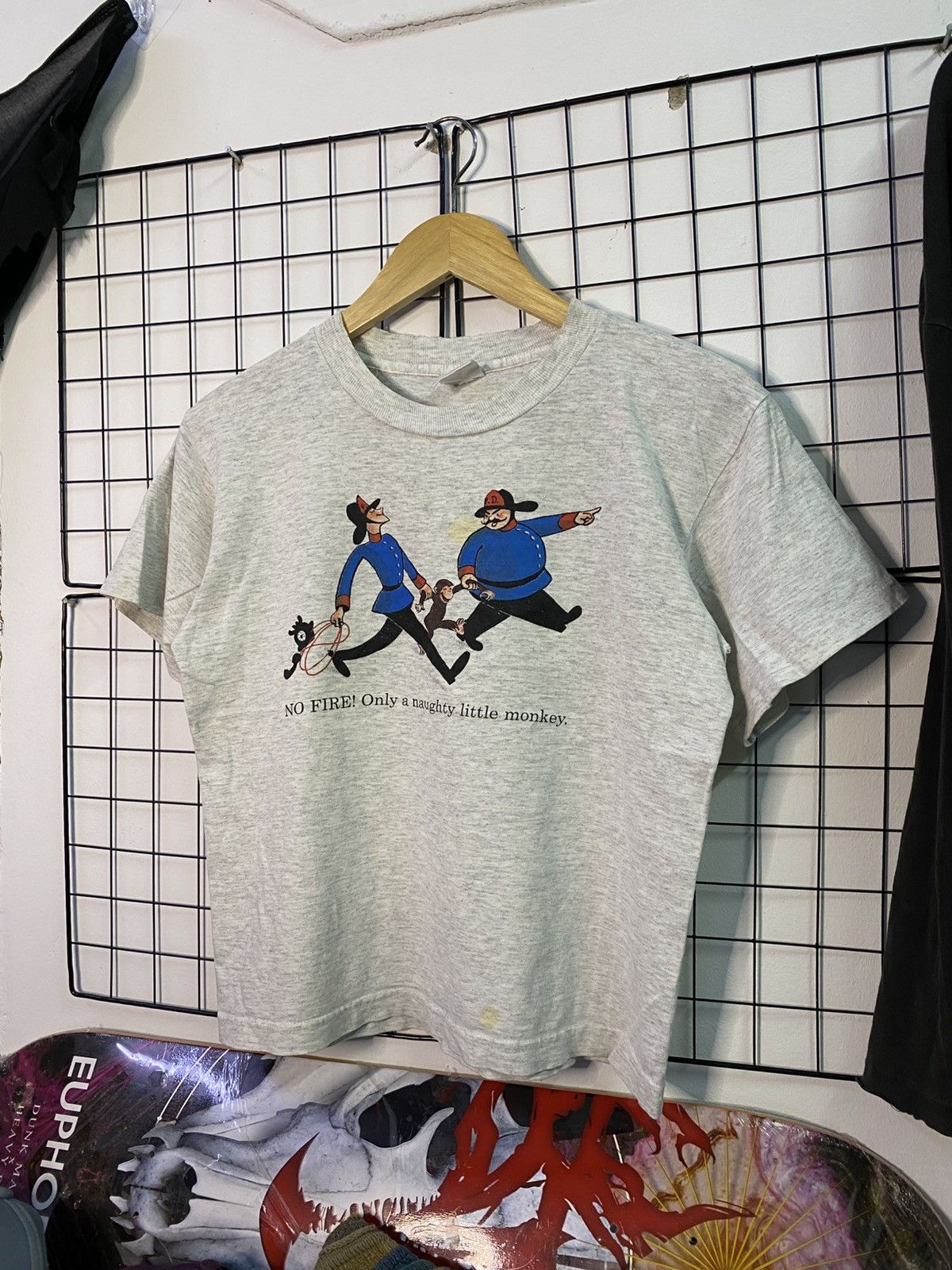 Vintage Vintage 1995 Curious George Ether Tshirt Size US S / EU 44-46 / 1 - 1 Thumbnail
