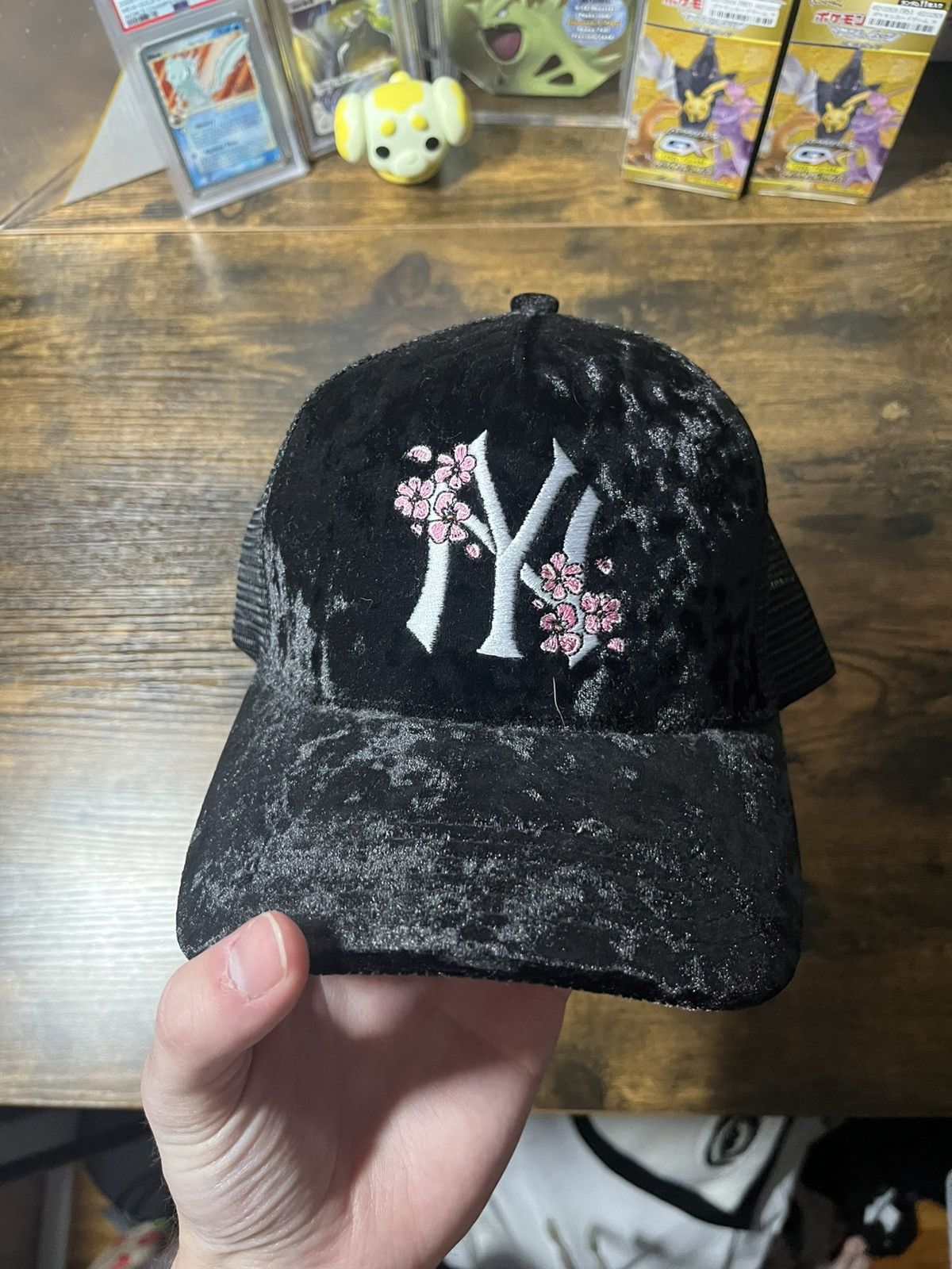 Other Shmuie black velvet ny hat Size ONE SIZE - 1 Thumbnail