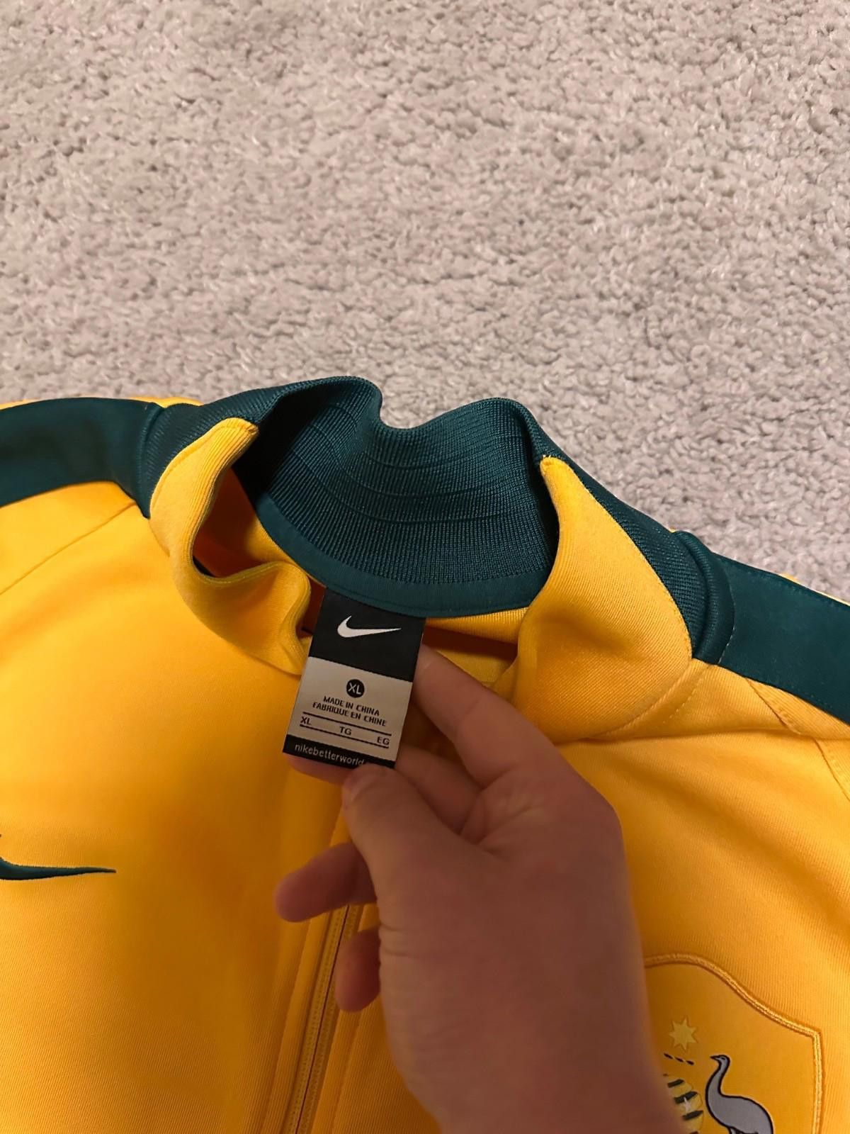 Nike AUSTRALIA N98 AUTHENTIC FOOTBAL SOCCER JACKET NIKE sz XL Size US XL / EU 56 / 4 - 5 Thumbnail