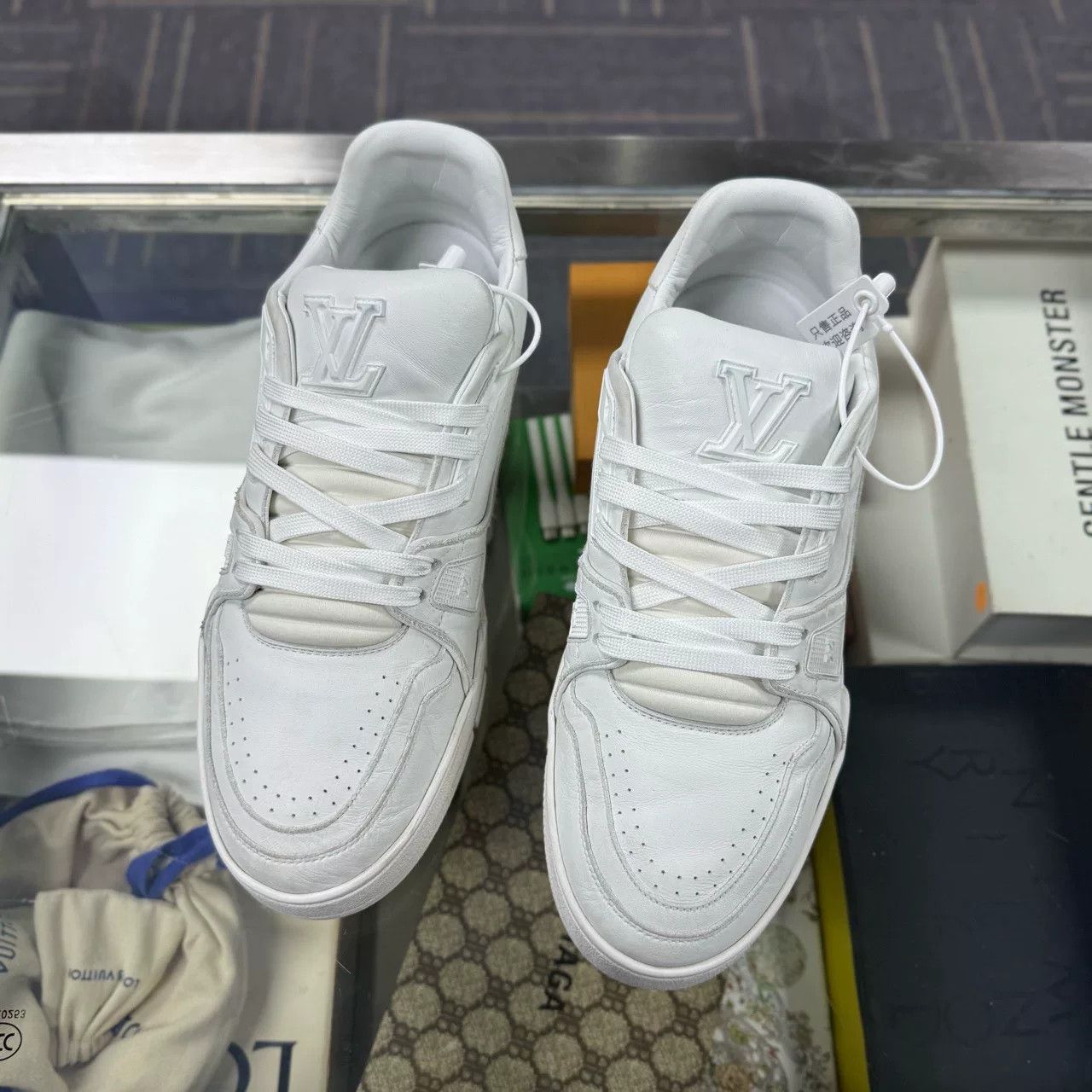 Louis Vuitton Louis Vuitton LV Trainer New Distressed White Size US 9 / EU 42 - 1 Thumbnail