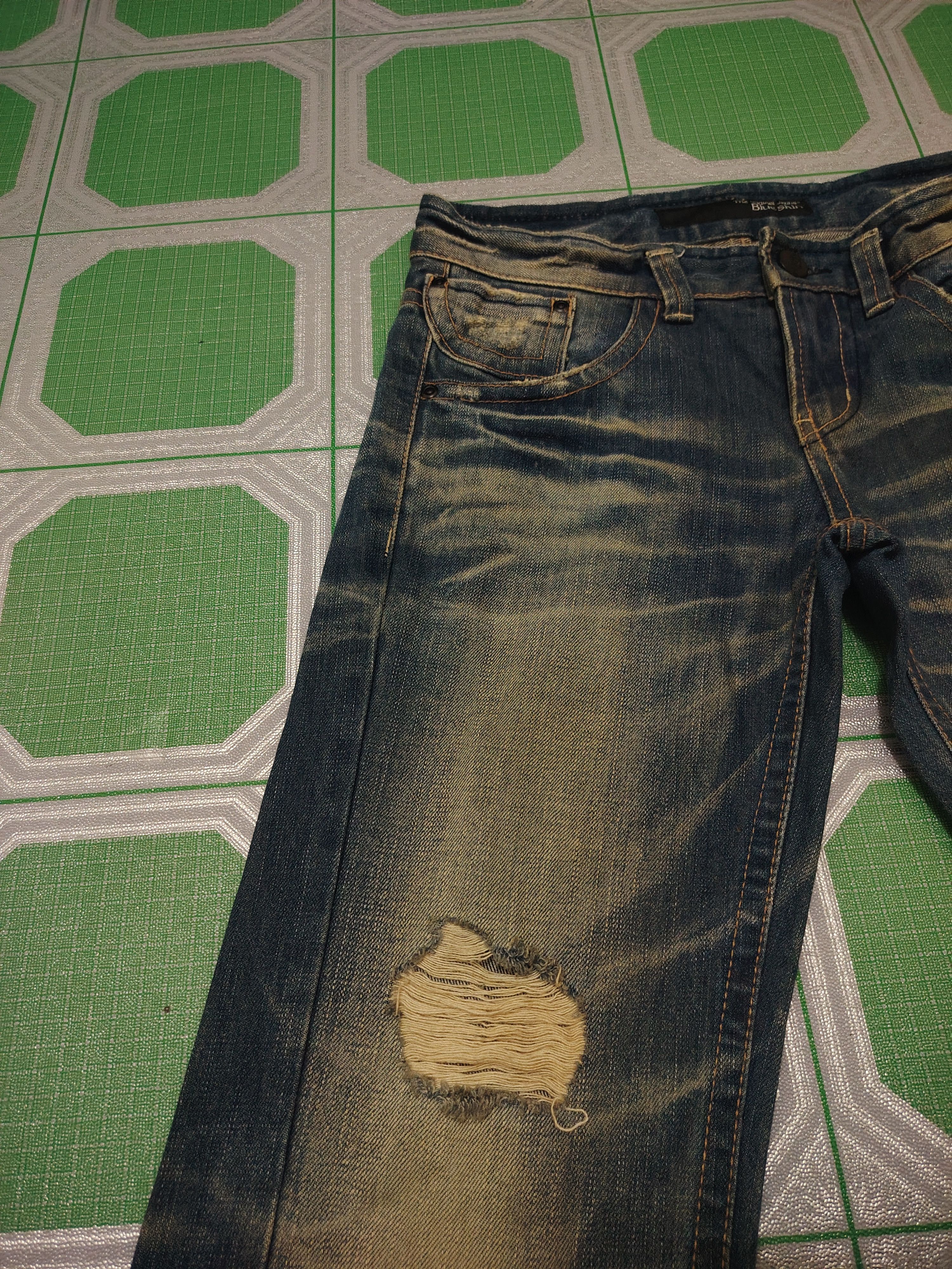 If Six Was Nine Distressed Thrashed The Blue Skin Studded Jeans Size US 30 / EU 46 - 11 Thumbnail