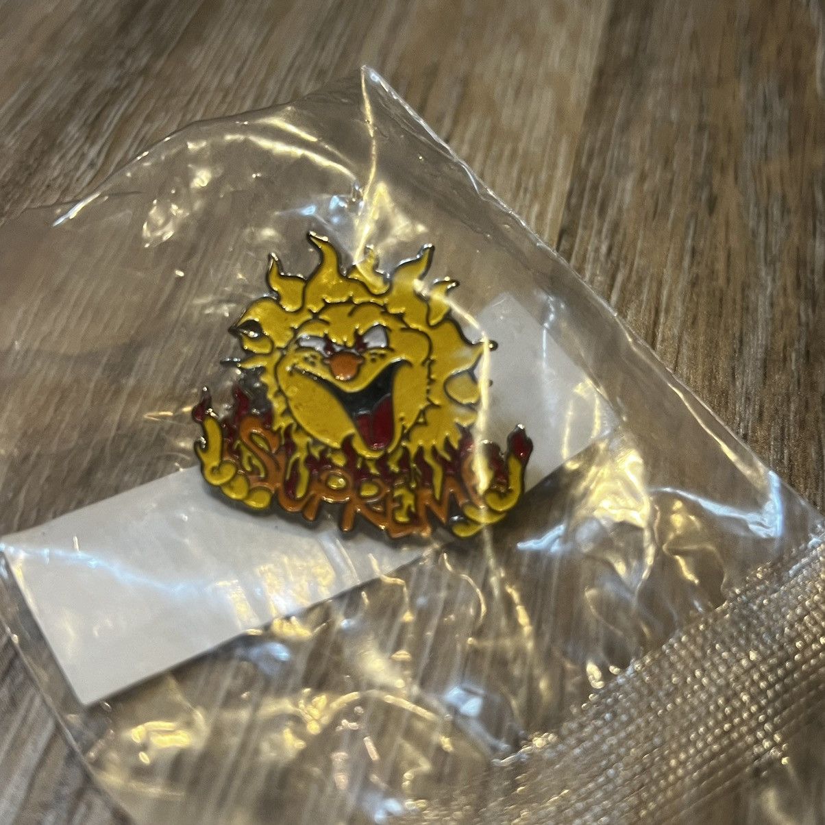 Supreme Supreme Sun Pin Size ONE SIZE - 1 Thumbnail