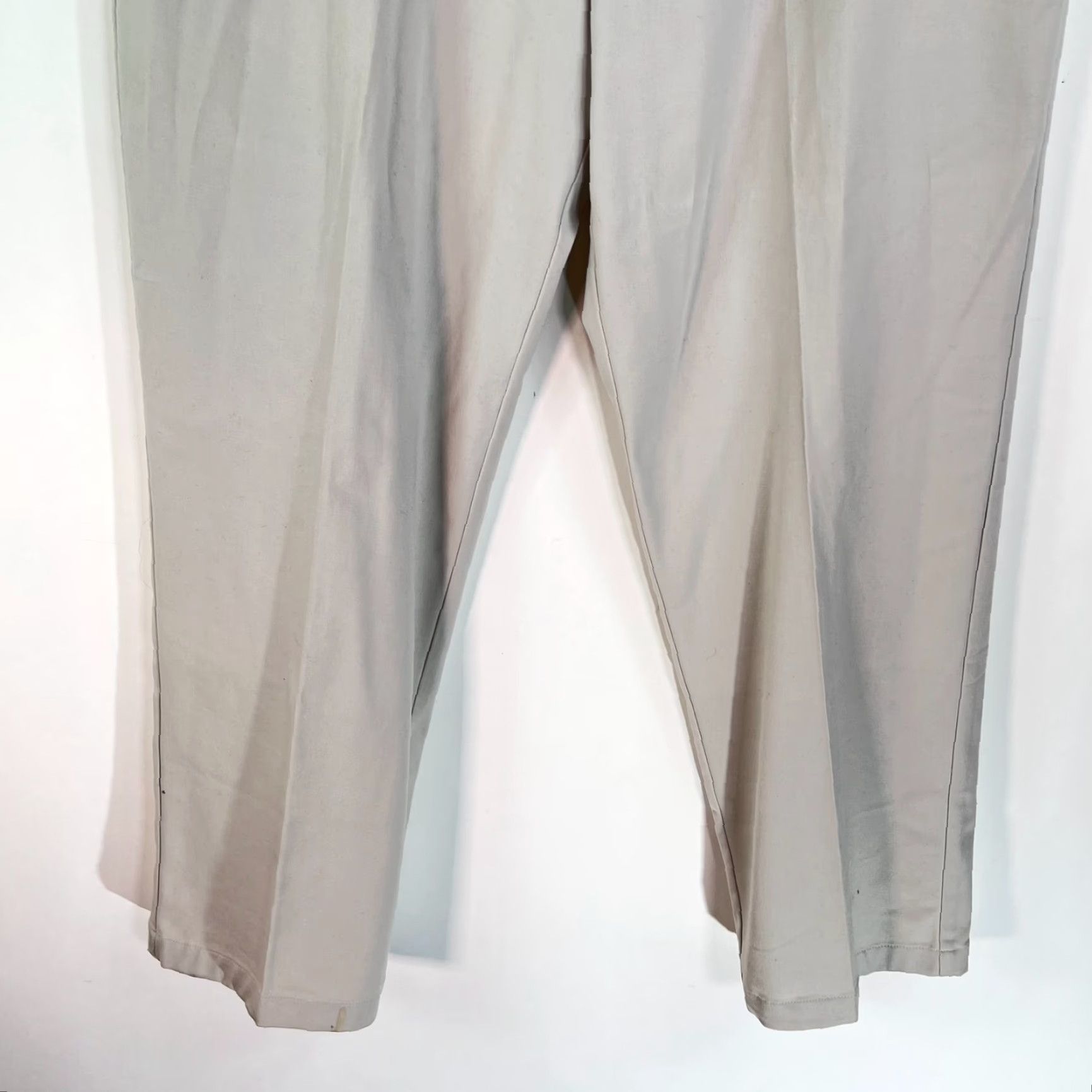 Dockers VINTAGE? No—But New Dockers Relaxed Fit Chino Pants Mens Size 36 Regular Beige 100% Cotton Flat Front Inseam 32" Straight Leg Work Casual Dresswear Size US 36 / EU 52 - 3 Thumbnail