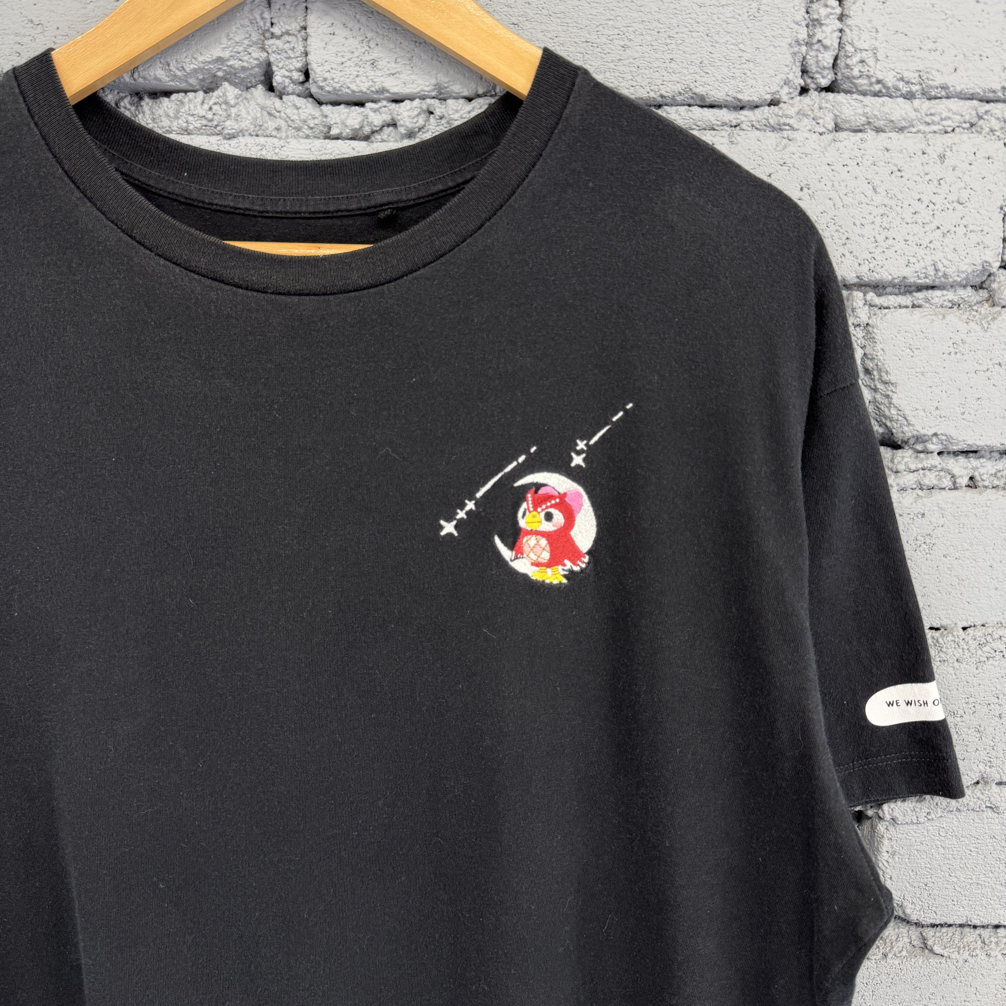 Uniqlo Uniqlo Animal Crossing New Horizons Celeste Sunfaded Tshirt Size US M / EU 48-50 / 2 - 3 Thumbnail