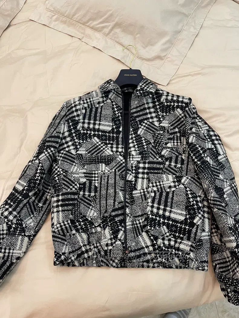 Louis Vuitton Louis Vuitton Asymmetric splice design jacket Size US M / EU 48-50 / 2 - 3 Thumbnail