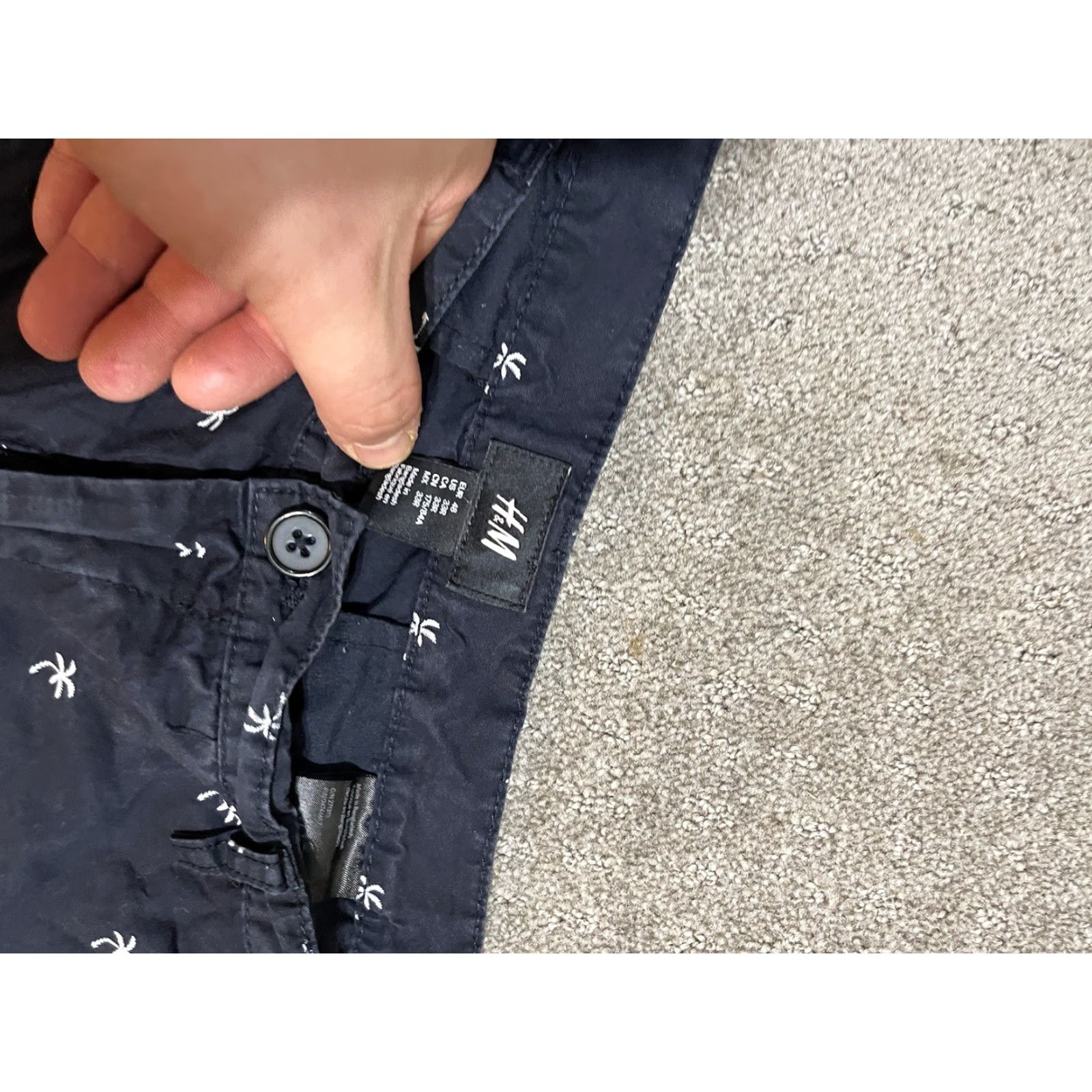 H&M H&M Chino Shorts Palm Tree Print Navy Blue Sz 33R Mens Size US 33 - 3 Thumbnail