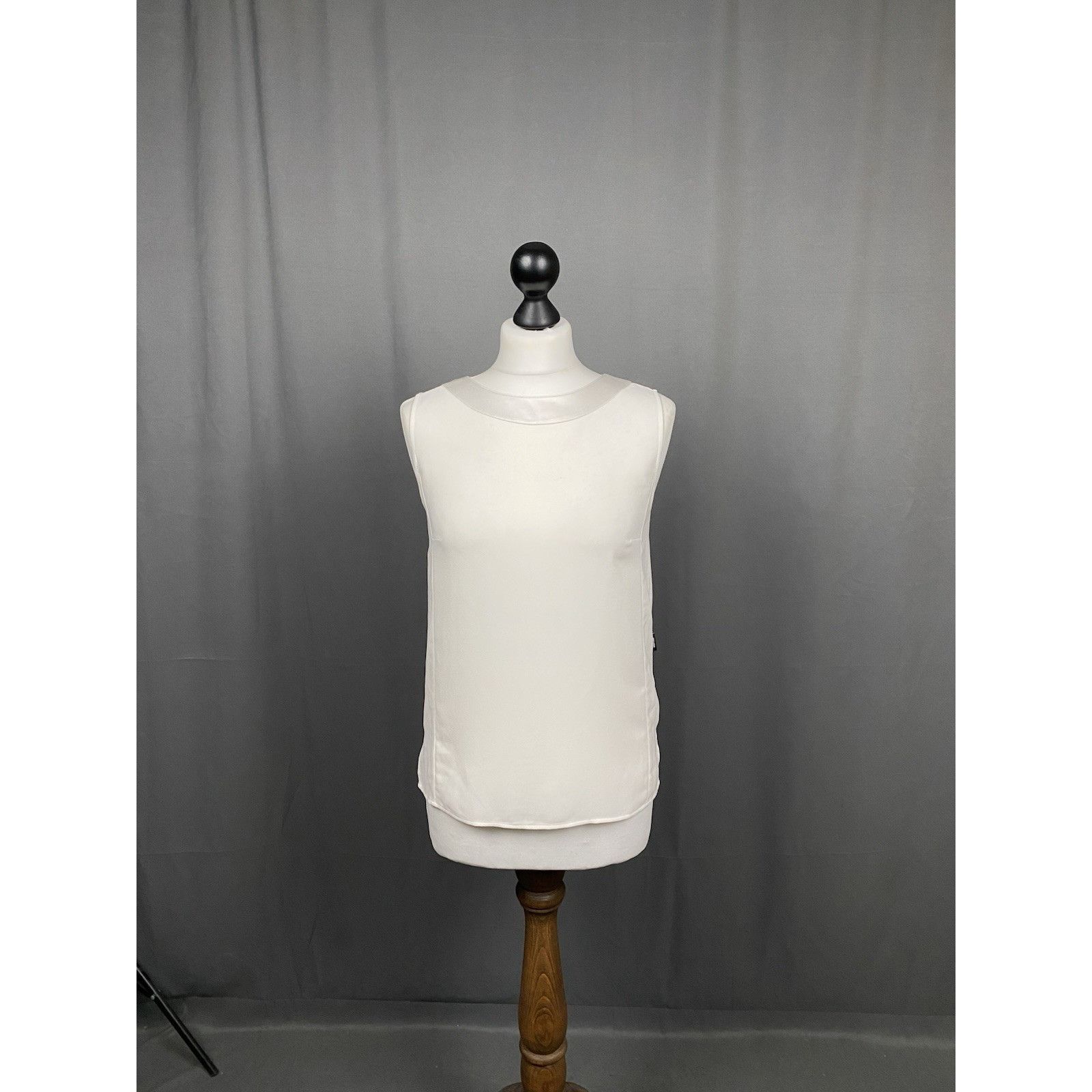 Chanel Chanel Women's White Ivory Sleveless Vest Tunic Tank Size 3 Size XXS / US 00 / IT 34 - 3 Thumbnail
