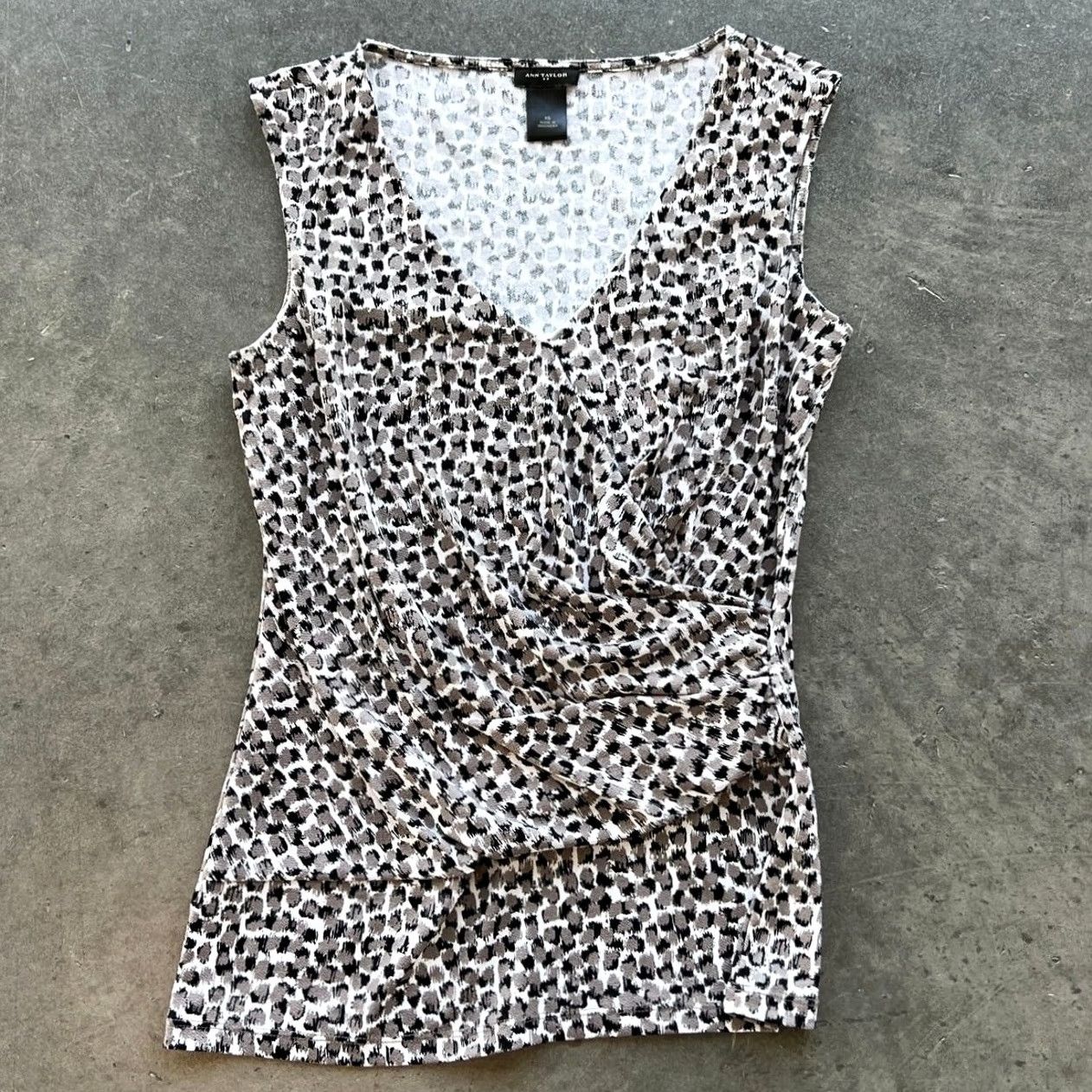 Ann Taylor VINTAGE Ann Taylor Abstract Brown Black Sleeveless Ruched Trim Blouse Top XS Size XS / US 0-2 / IT 36-38 - 2 Thumbnail