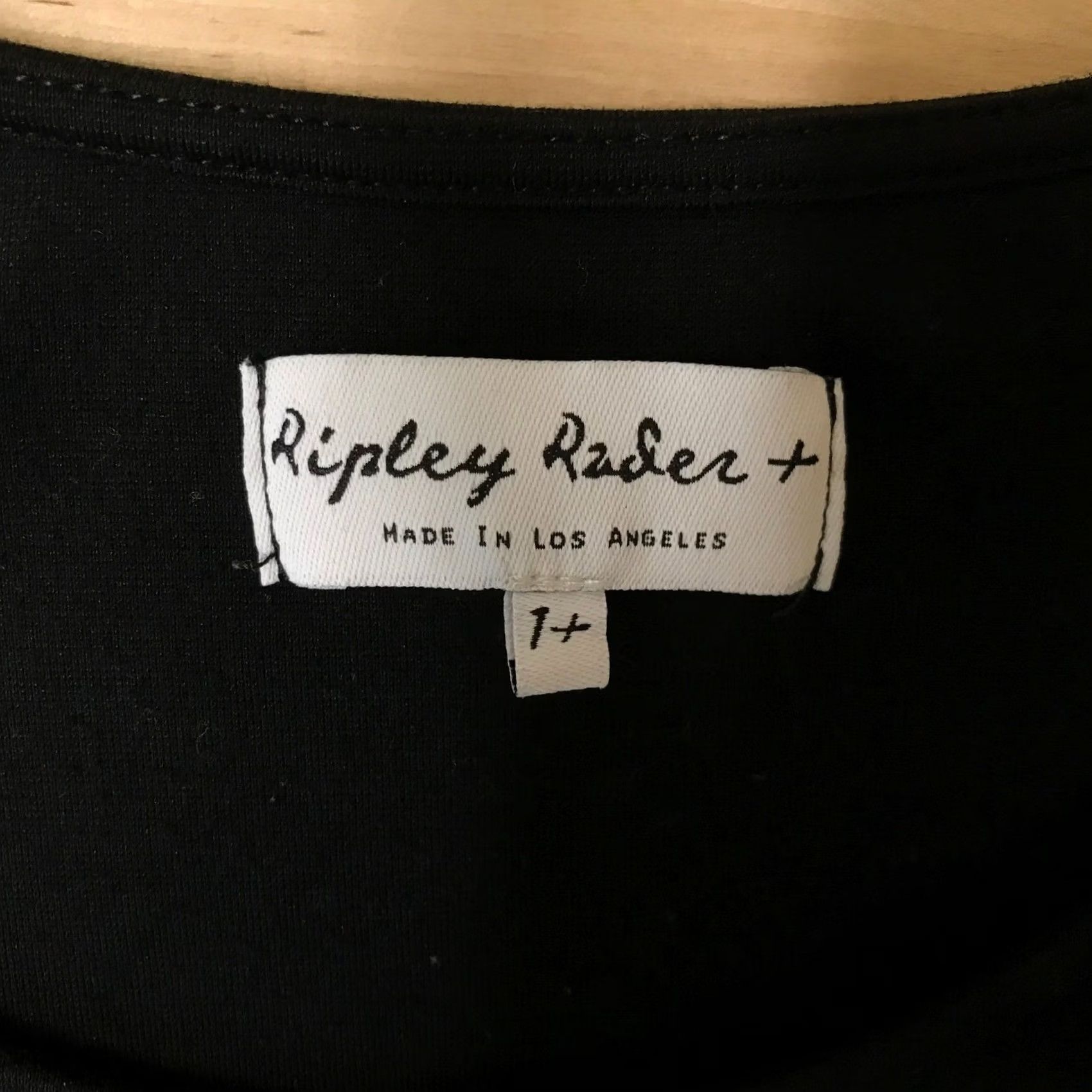 Vintage Ripley Rader Black Ponte Knit Cropped Top Elbow Sleeve Made in LA Womens 1X Cropped Sleeve T-Shirt Office Wear Size XL / US 12-14 / IT 48-50 - 7 Thumbnail