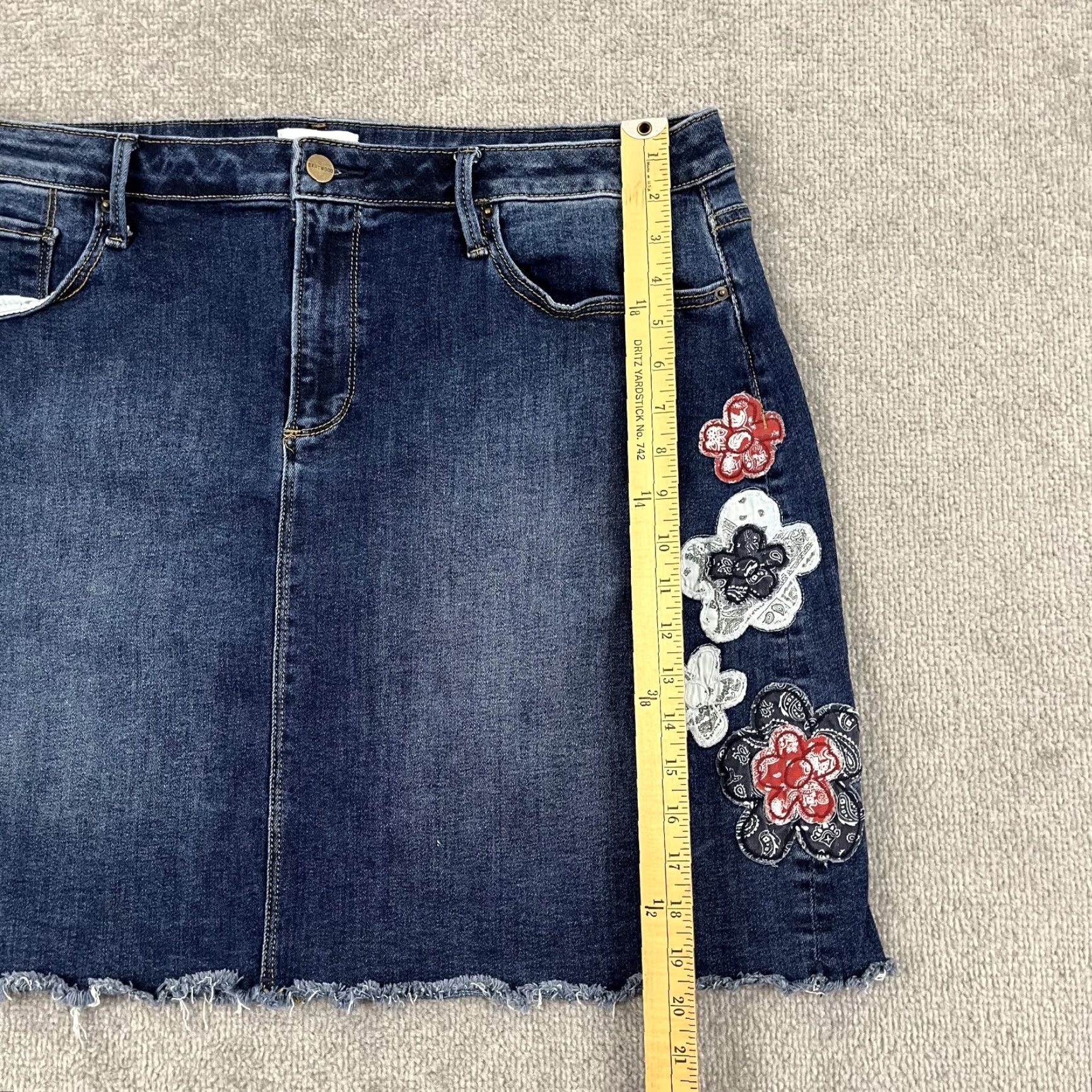 Vintage Driftwood Denim Skirt Womens 20 Blue Floral Embroidered A-Line Mini Boho Size 42" / US 20 - 3 Thumbnail