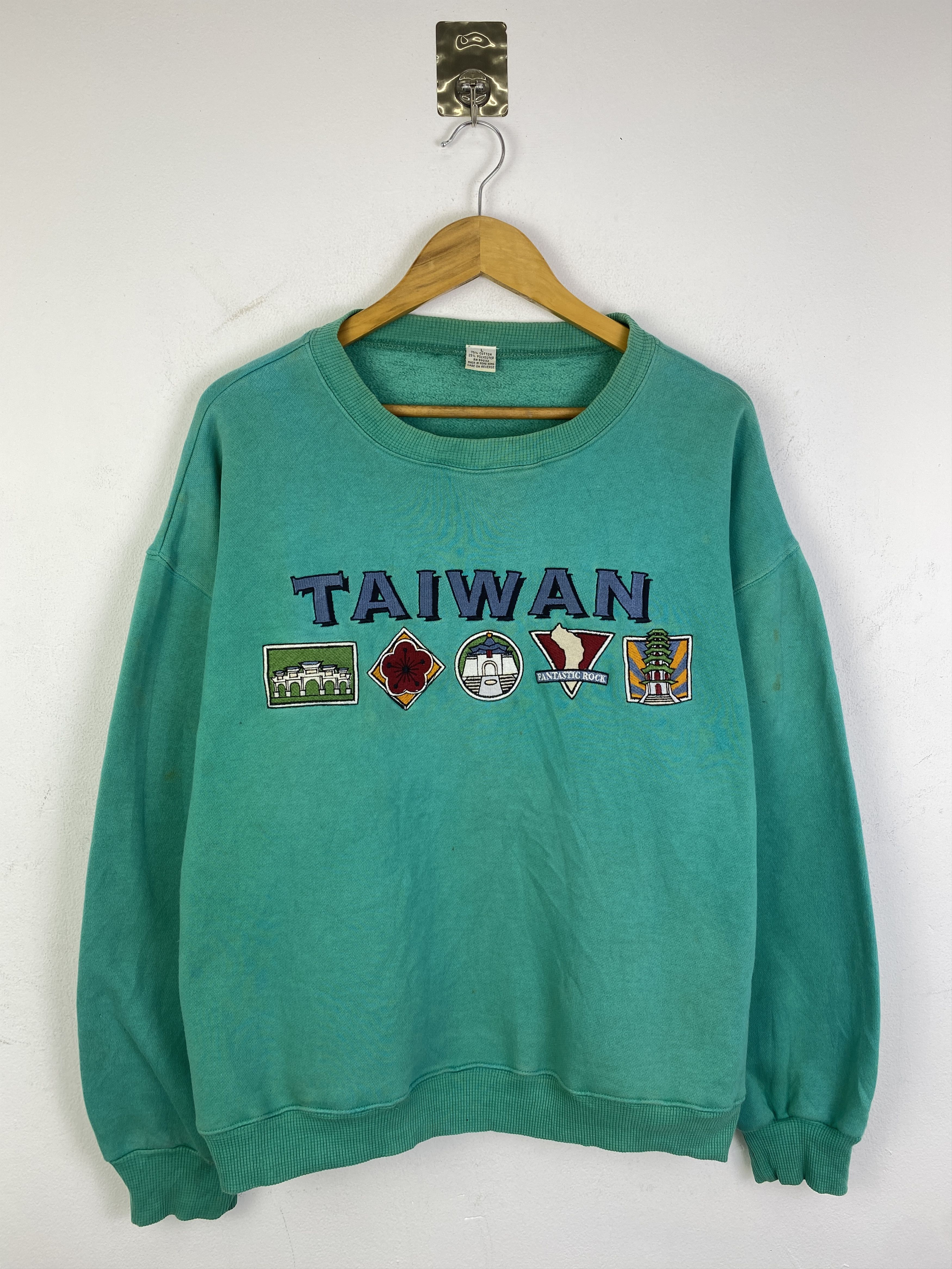 Vintage Vintage 90s Taiwan Spell Out Crewneck Sweatshirt SH0268 Size US L / EU 52-54 / 3 - 1 Thumbnail