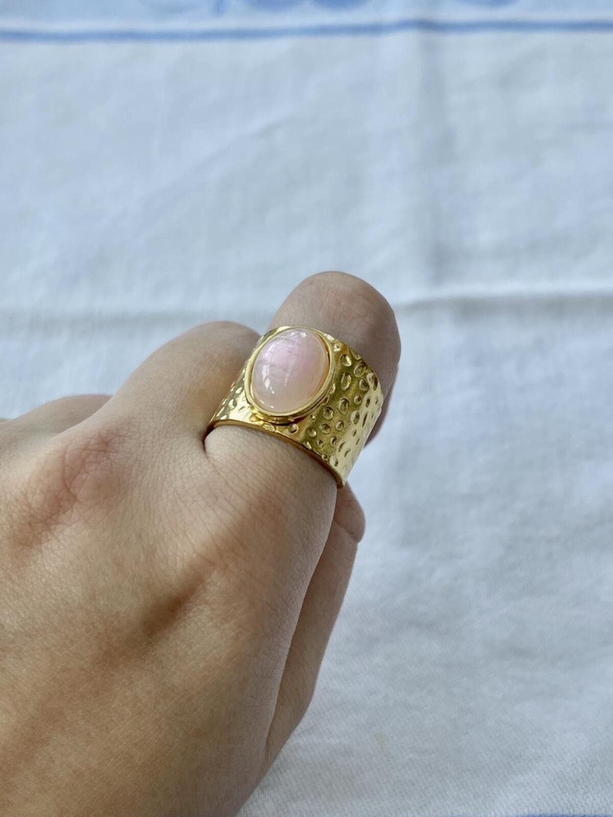 Other Gold plated pink oval gemstone statement vintage style ring Size ONE SIZE - 4 Thumbnail