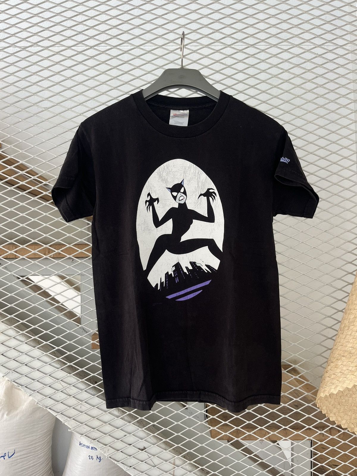 Vintage Vintage CAT WOMEN DC.Comics 2003’s Graphitti T-shirt Size US S / EU 44-46 / 1 - 2 Thumbnail