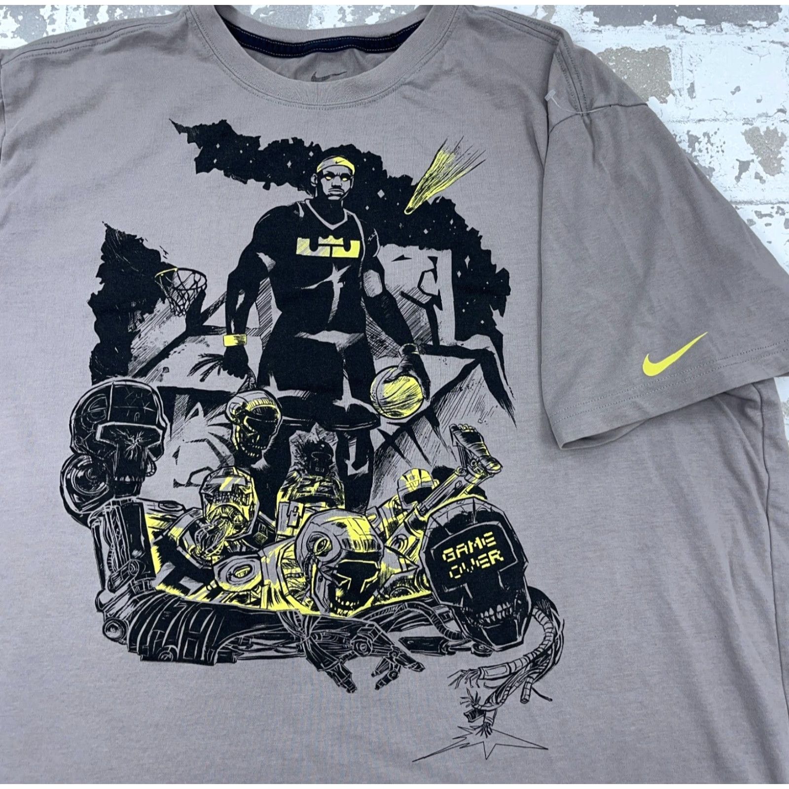 Nike Nike Dri-FIT Men’s XXL Short Sleeve T-Shirt Gray Graphic Logo Sports Activewear Size US XXL / EU 58 / 5 - 2 Thumbnail